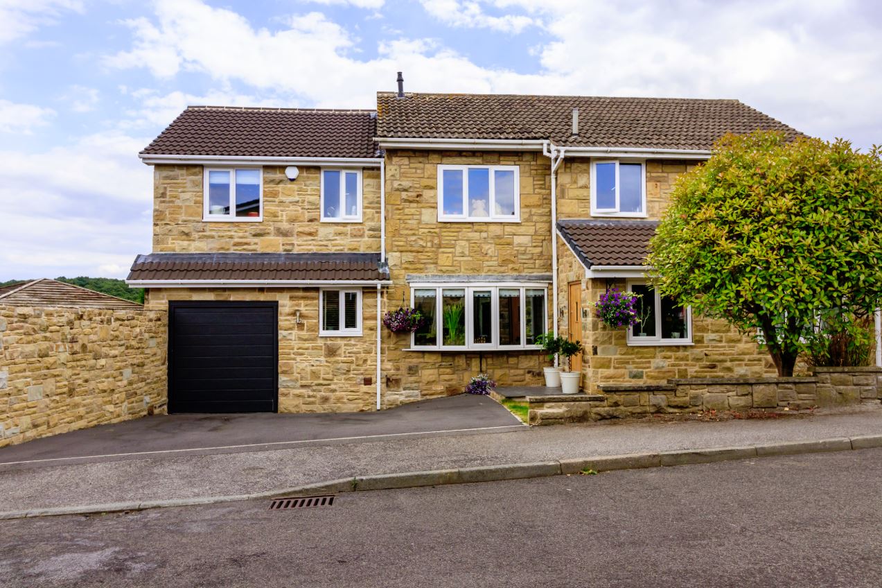 5 bedroom Detached House Whinmoor Way, S75 Property Search Strike