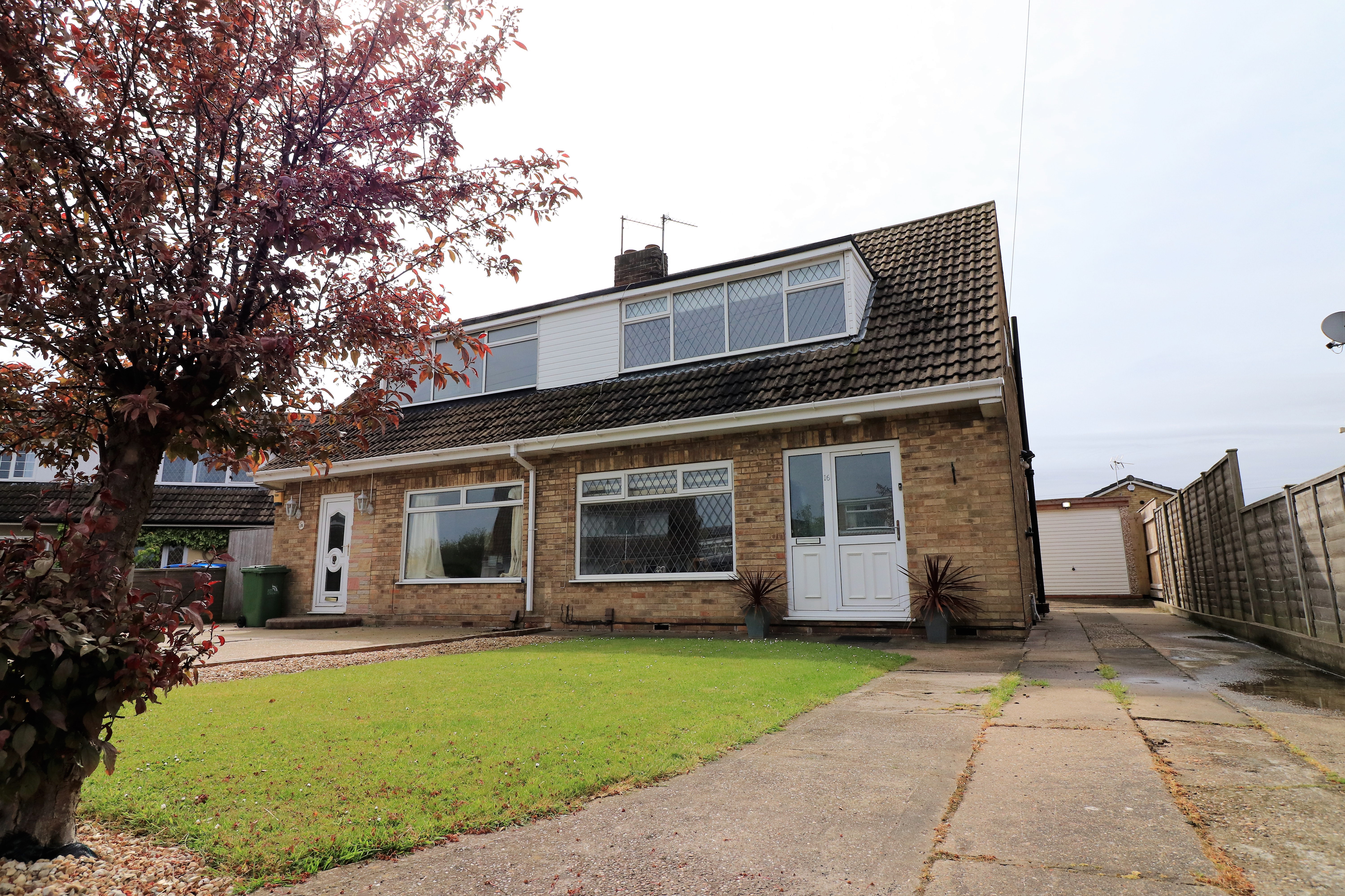 2 bedroom Semidetached House Avenue, DN36 Property Search