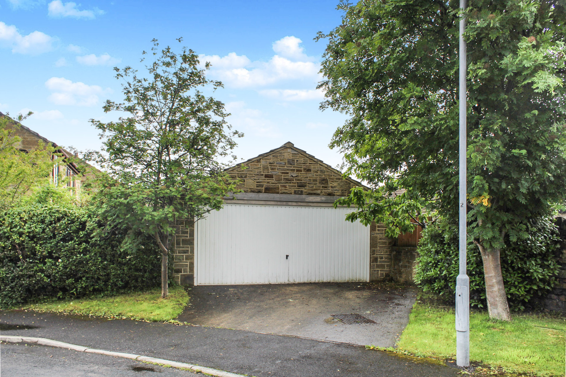 4 Bedroom Detached House For Sale Located Hd8 0bq