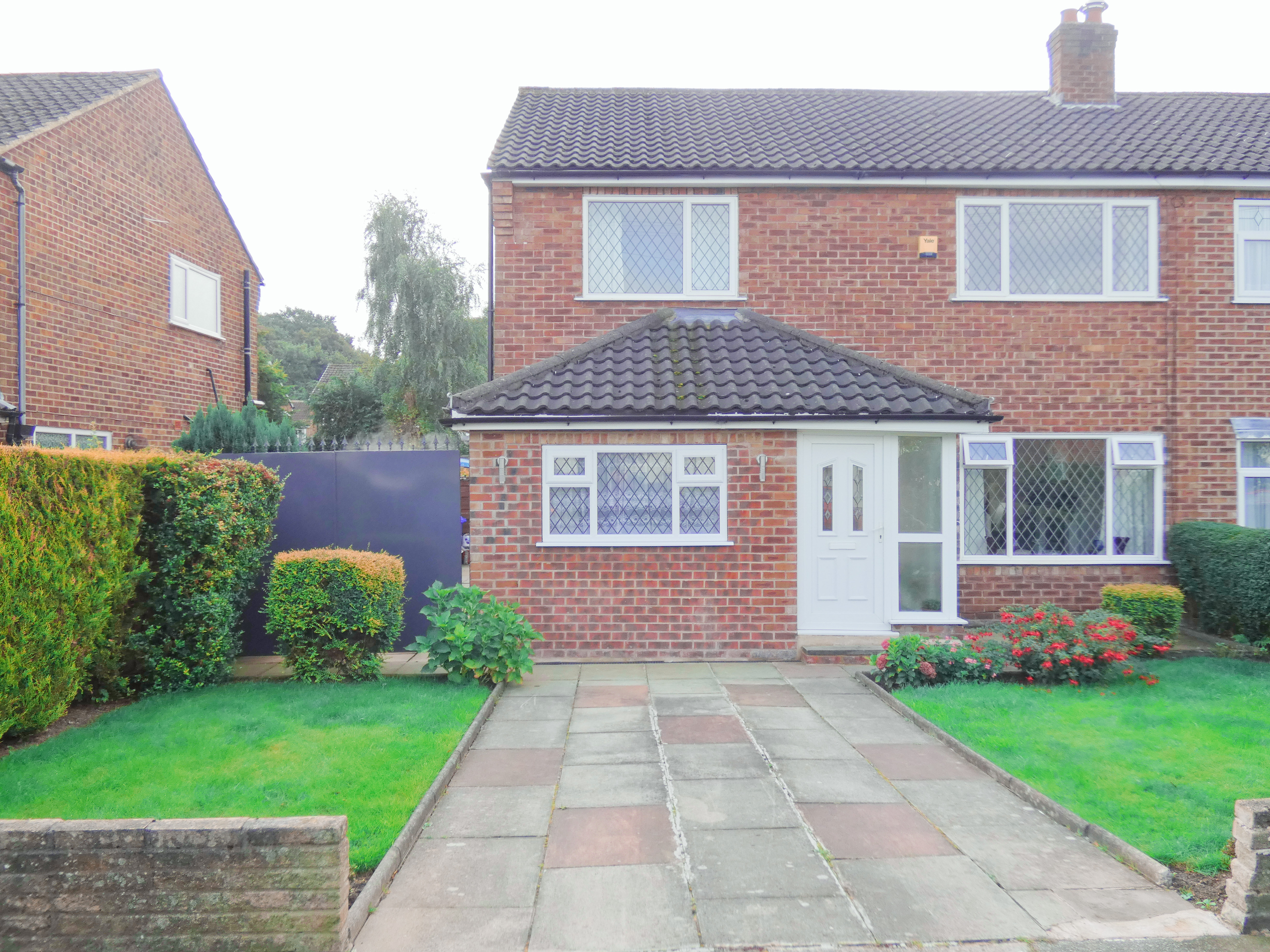 4 bedroom Semidetached House Wythenshawe Road, M23 Property Search