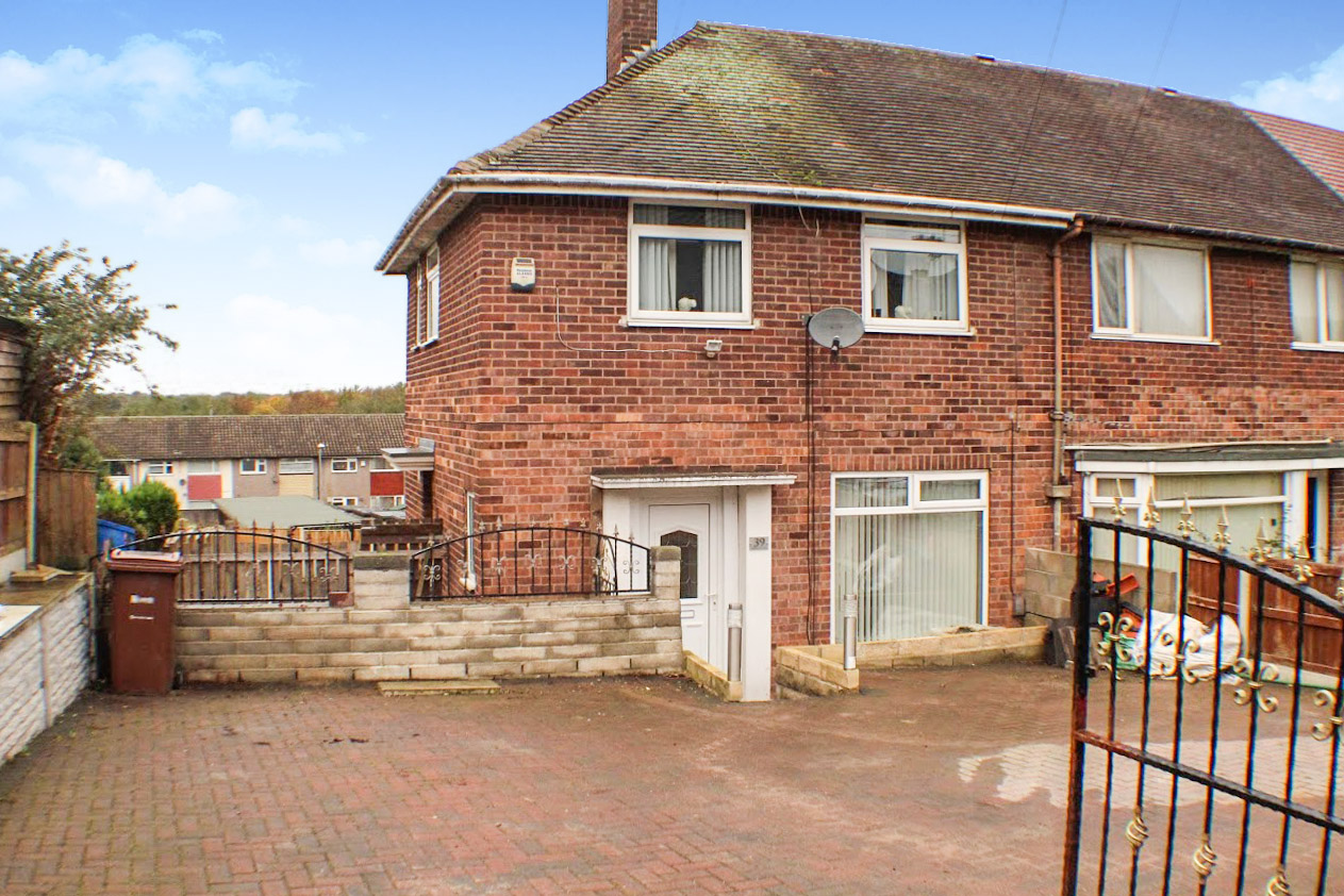 2 bedroom Terraced House Aberfield Drive, LS10 Property Search Strike