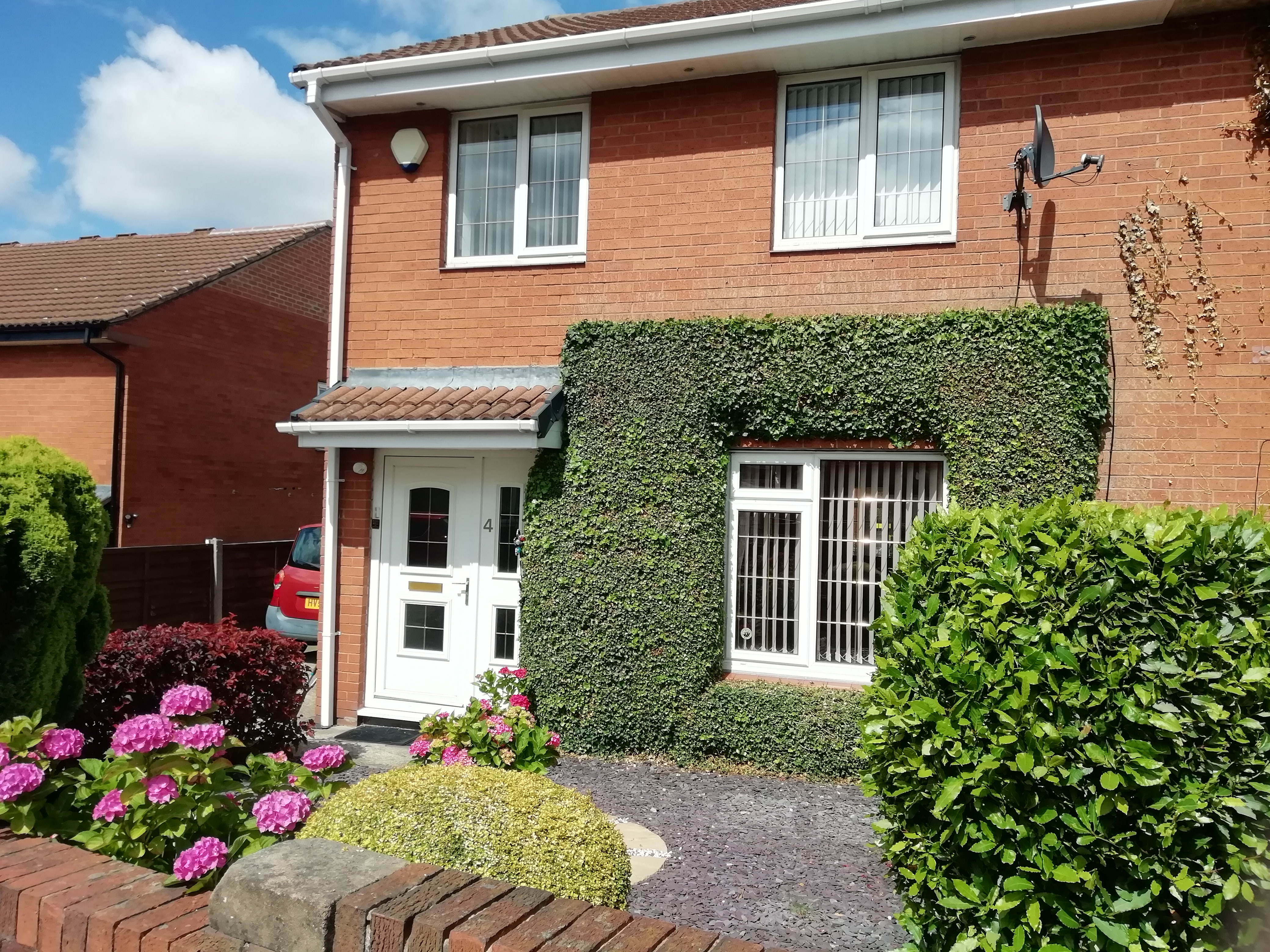 3 bedroom Semidetached House Broom View, LS10 Property Search Strike