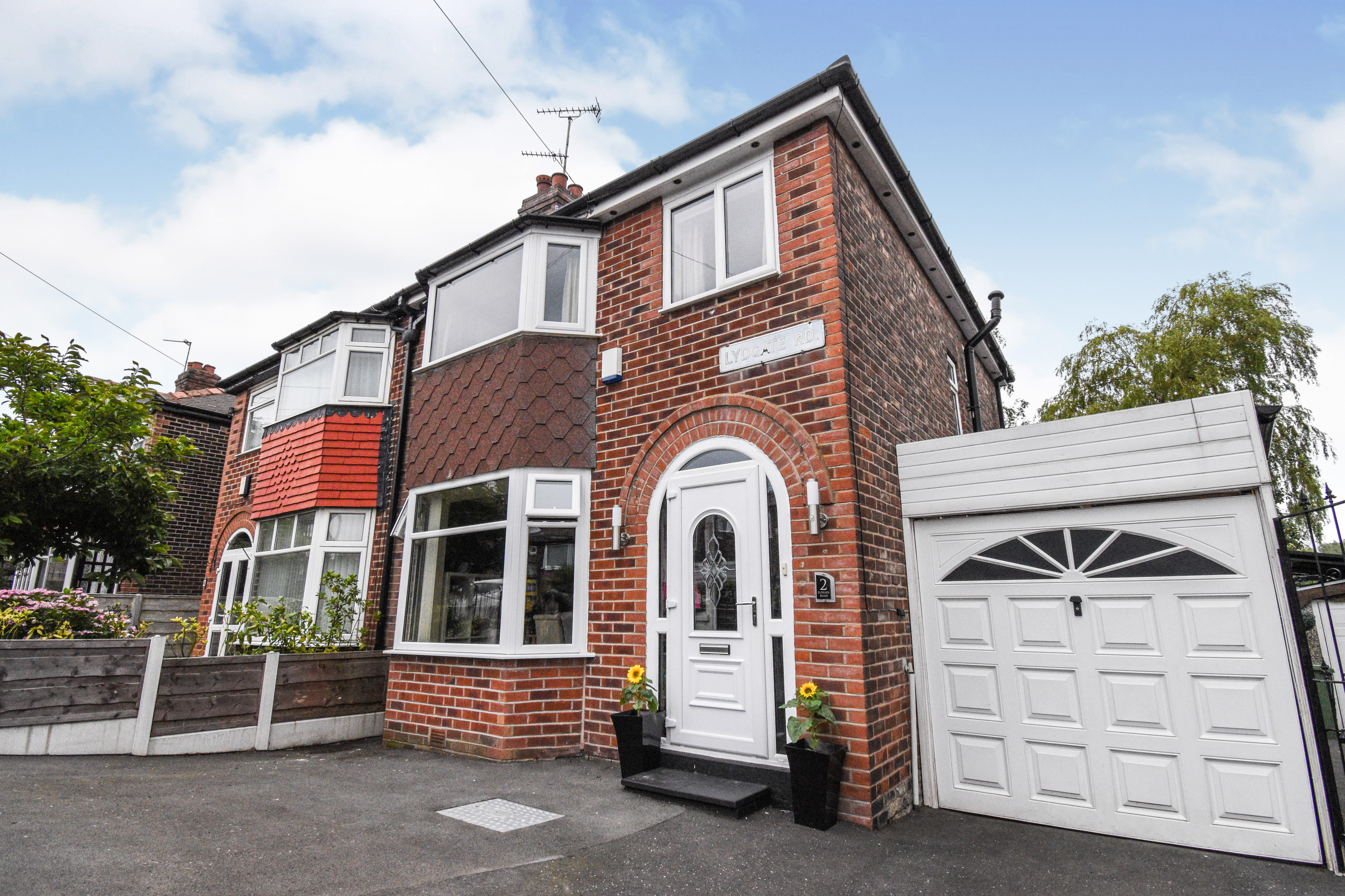 3 bedroom Semidetached House Lydgate Road, M43 Property Search