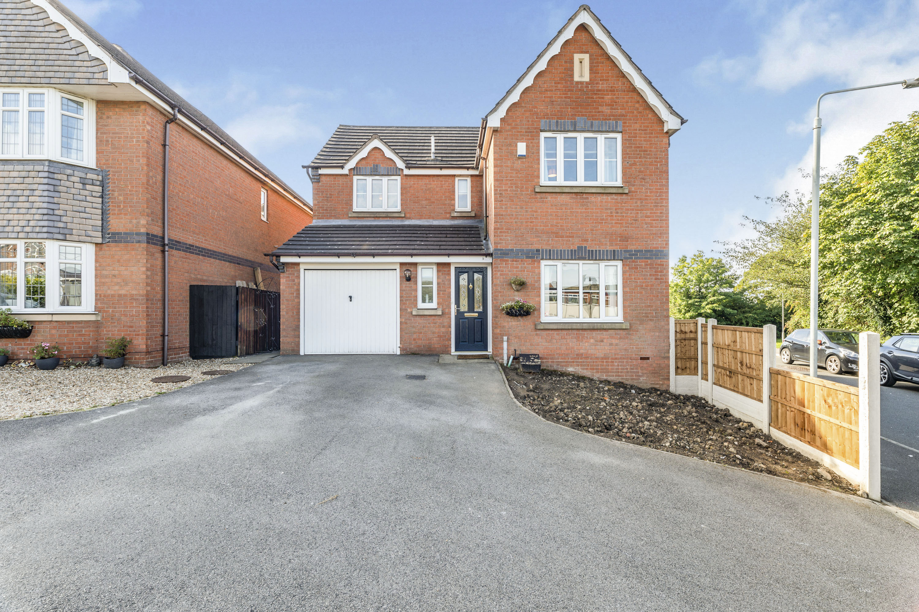 4 bedroom Detached House Whitegates Way, NG17 Property Search Strike