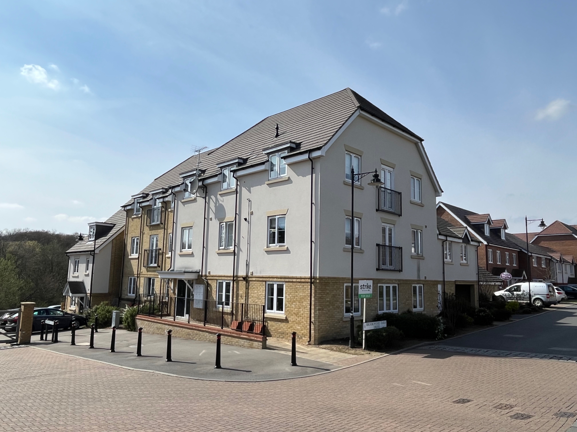 2 bedroom Flat Brookwood Farm Drive, GU21 Property Search Strike