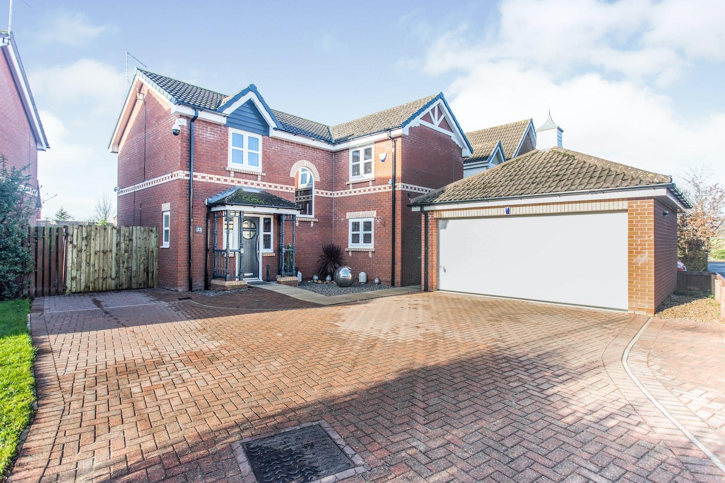 4 bedroom Detached House Coniston Drive, DN4 Property Search Strike