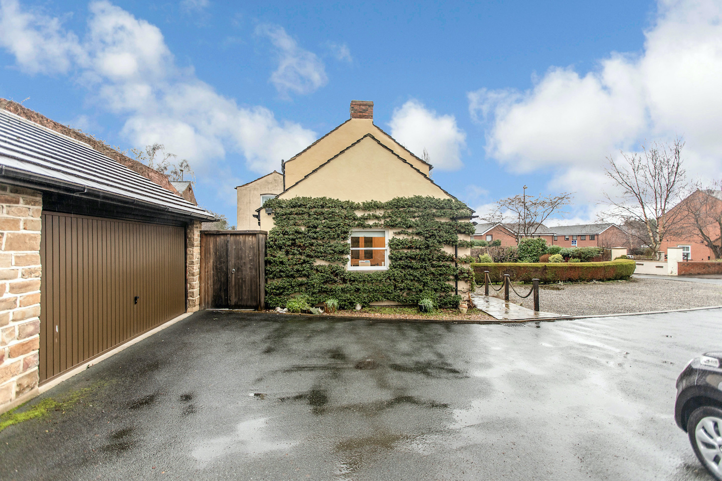 3 bedroom Semidetached House Flanshaw Lane, WF2 Strike