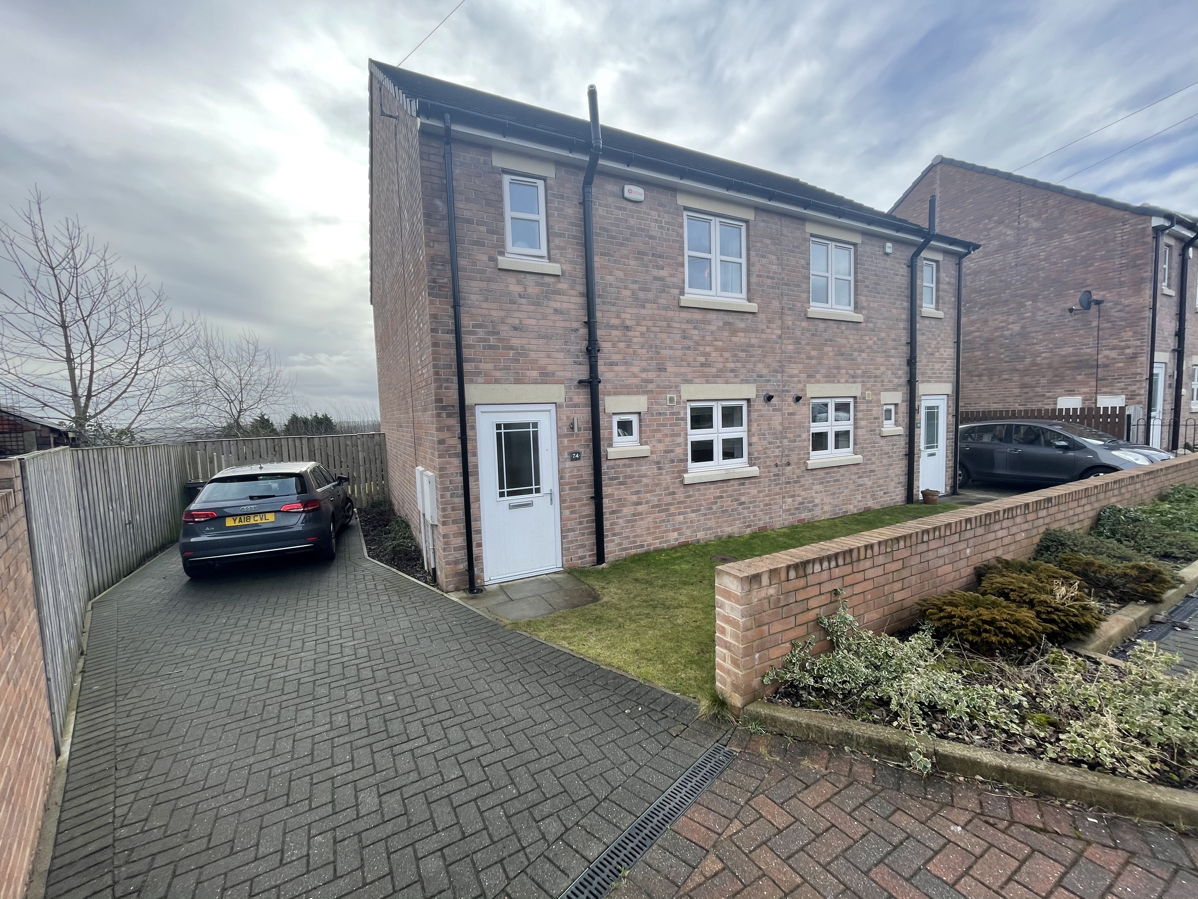 3 bedroom Semidetached House Moxon Street, WF1 Strike