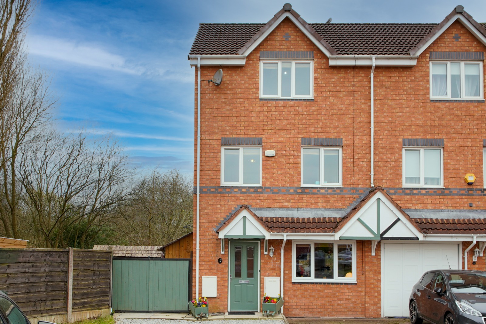 4 bedroom Semidetached House Grisedale Close, M24 Property Search