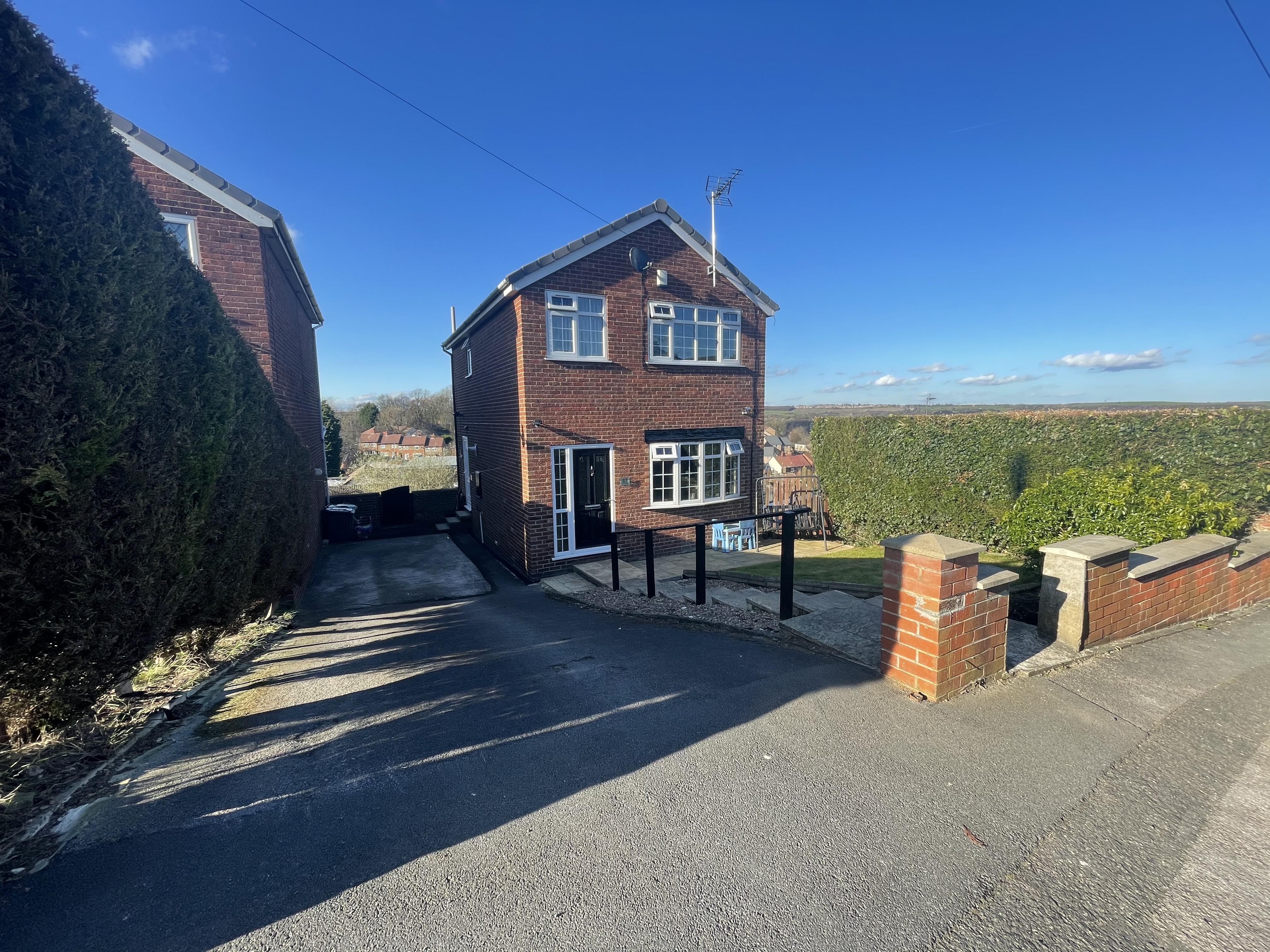 3 bedroom Detached House Woodhall Drive, WF17 Property Search Strike