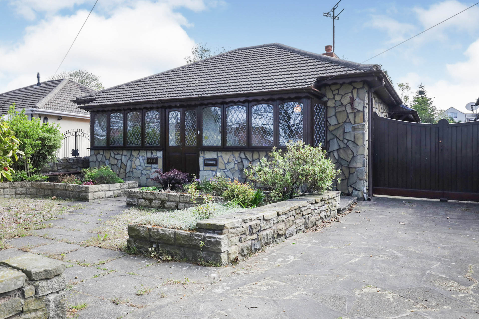 2 bedroom Bungalow Thorne Road, DN2 Property Search Strike