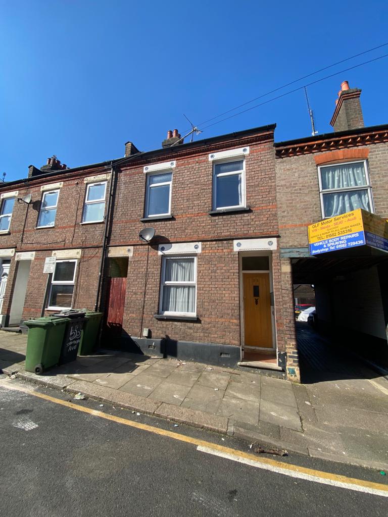 3 bedroom Terraced House Strathmore Avenue, LU1 Property Search