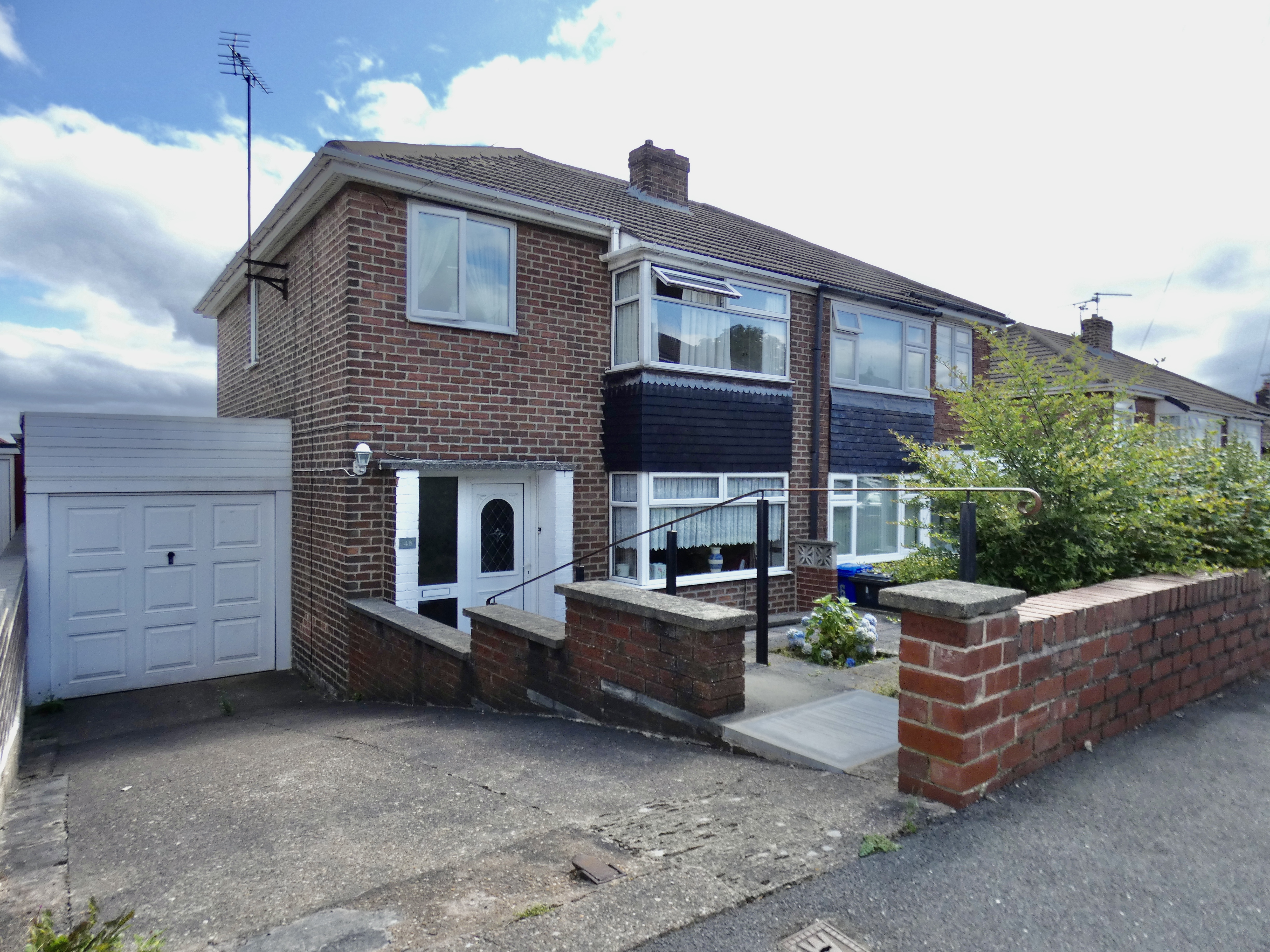 3 bedroom Semidetached House Vicarage Road, S35 Property Search