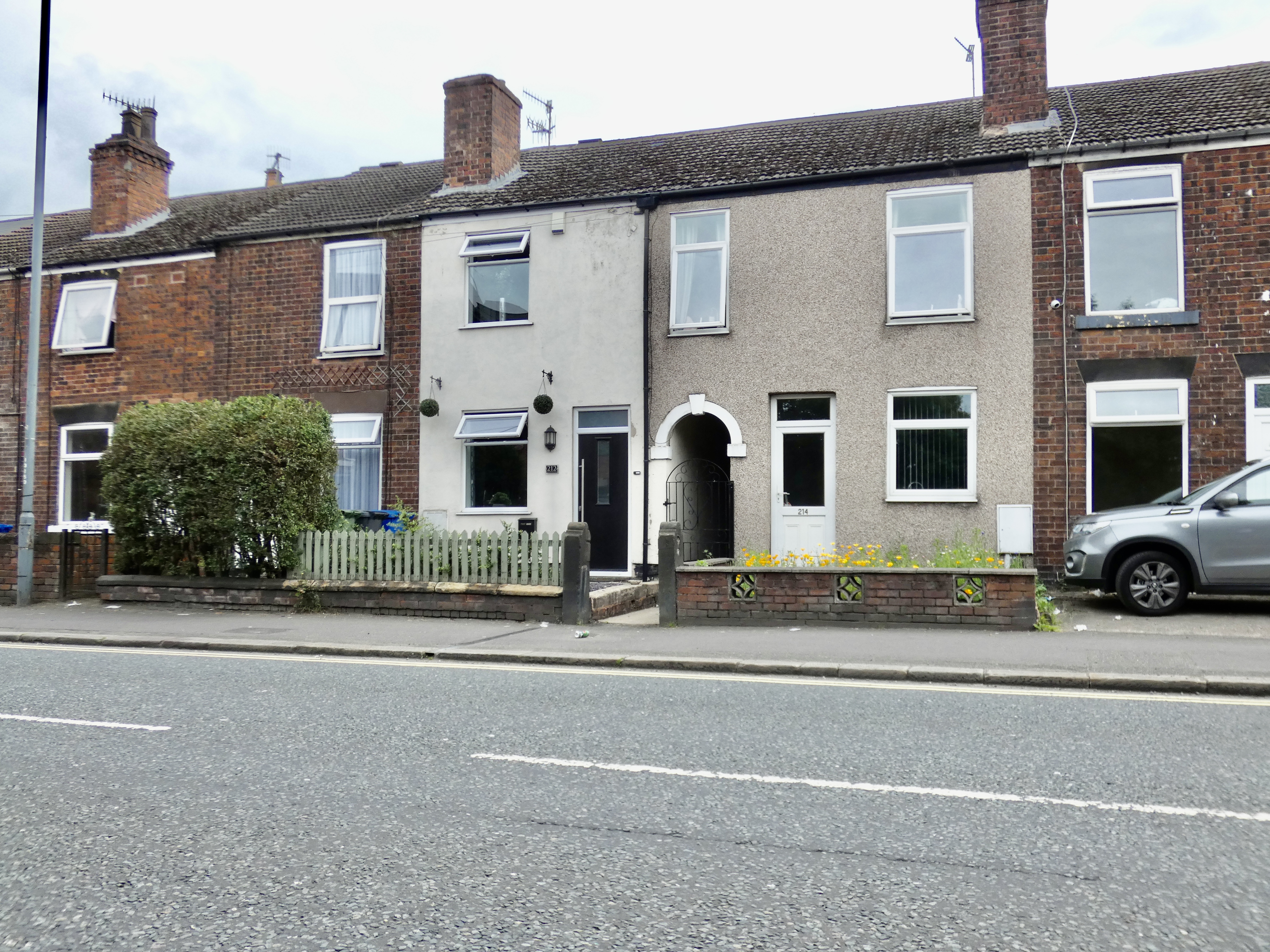 2 bedroom Terraced House Chatsworth Road, S40 Strike