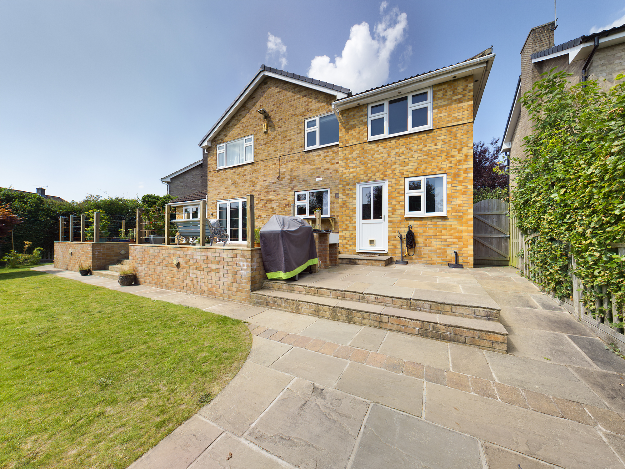 4 bedroom Detached House Mallinson Oval, HG2 Strike