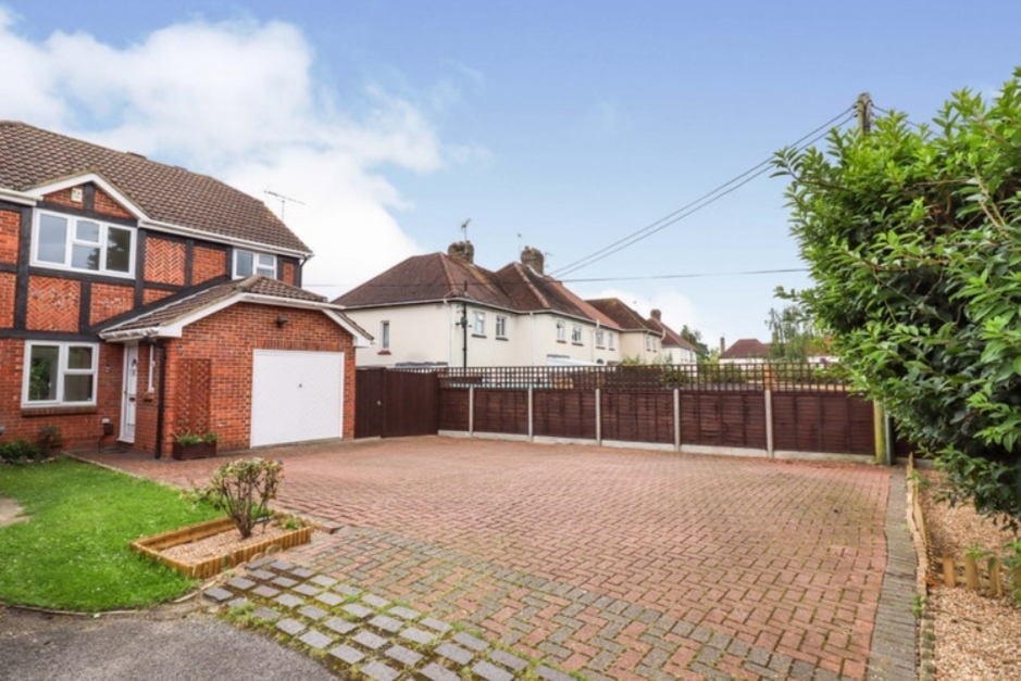 3 bedroom Detached House Stonebridge Field, SL4 Property Search