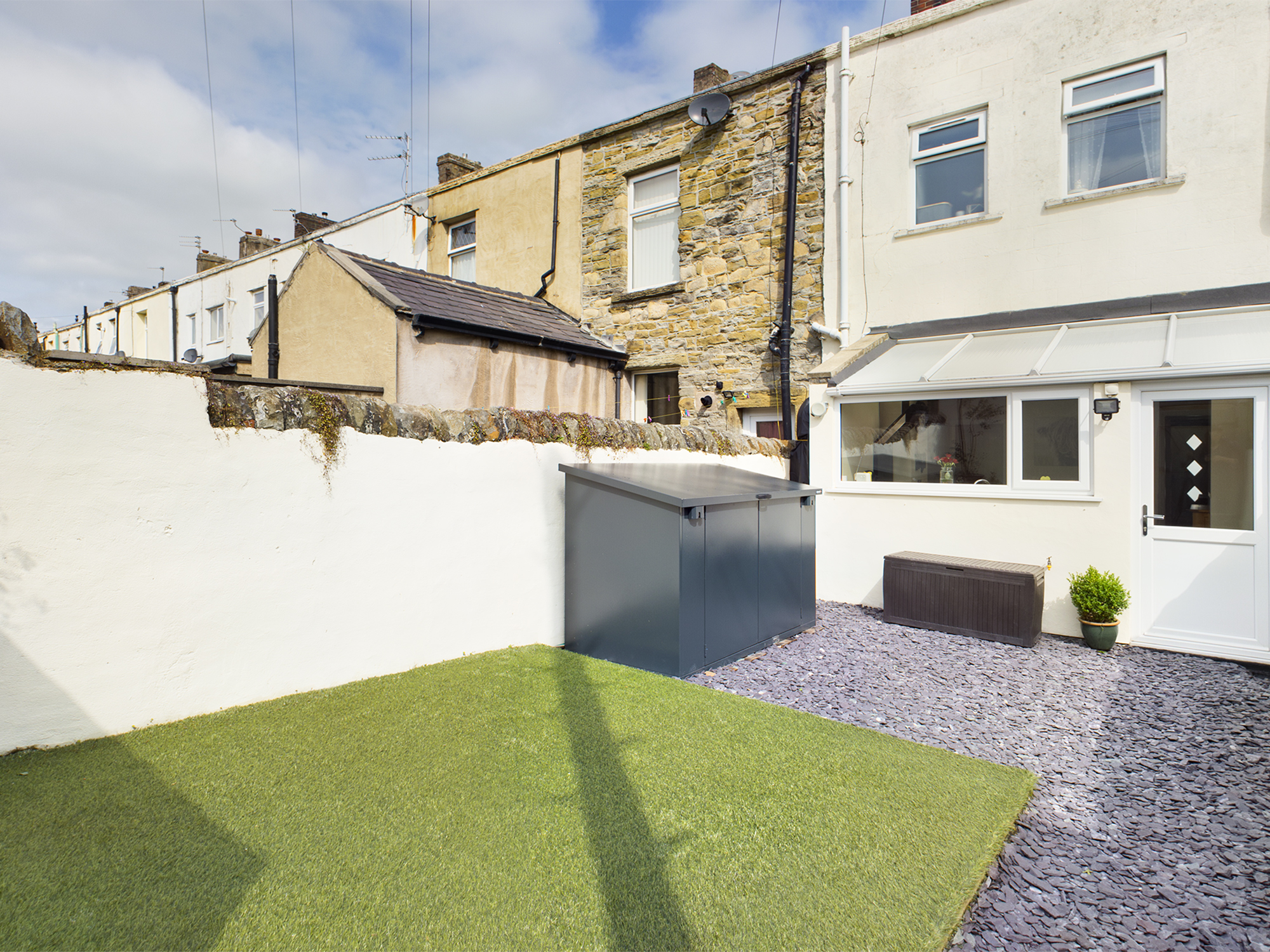 2 bedroom Terraced House Haworth Street, BB1 Strike