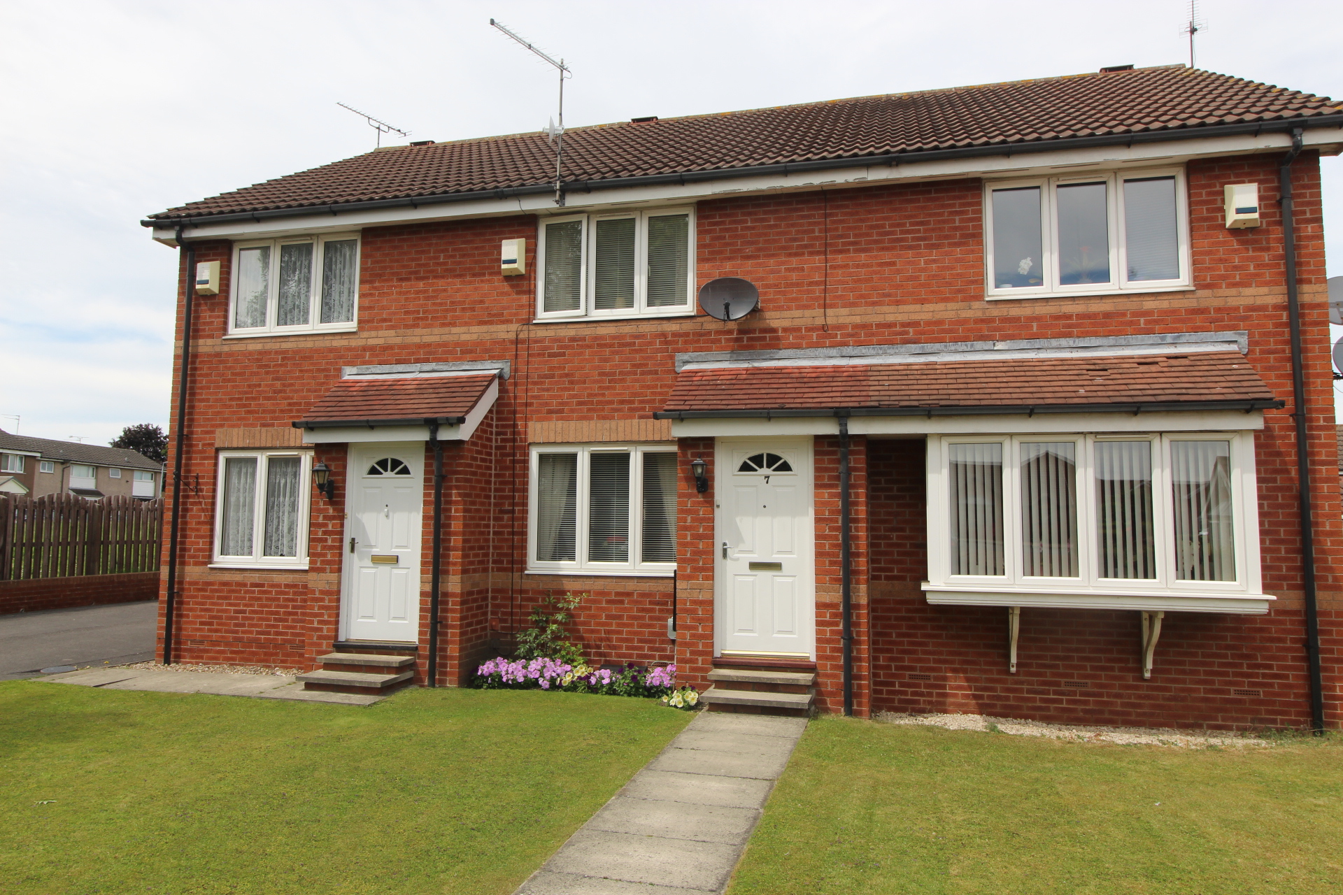 2 bedroom Terraced House Drummond Court, HU7 Property Search Strike