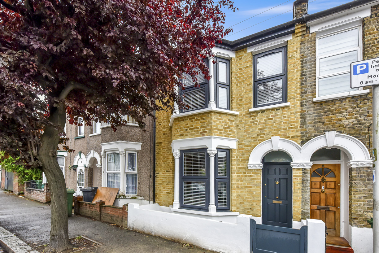 3 bedroom Terraced House Lynmouth Road, E17 Property Search Strike