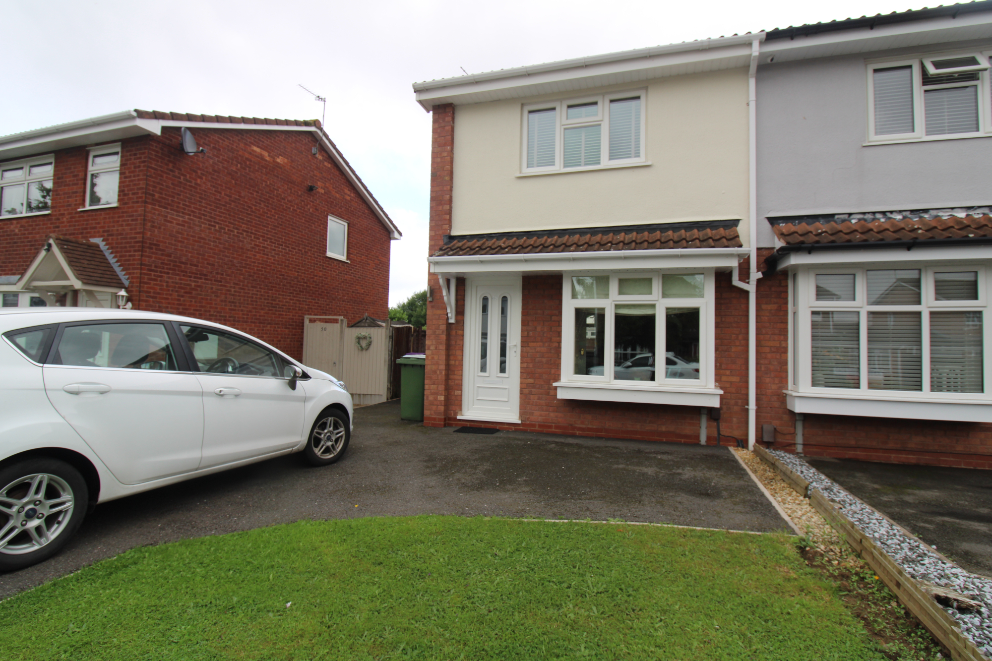 2 bedroom Semidetached House Abbeyfield Road, WV10 Property Search