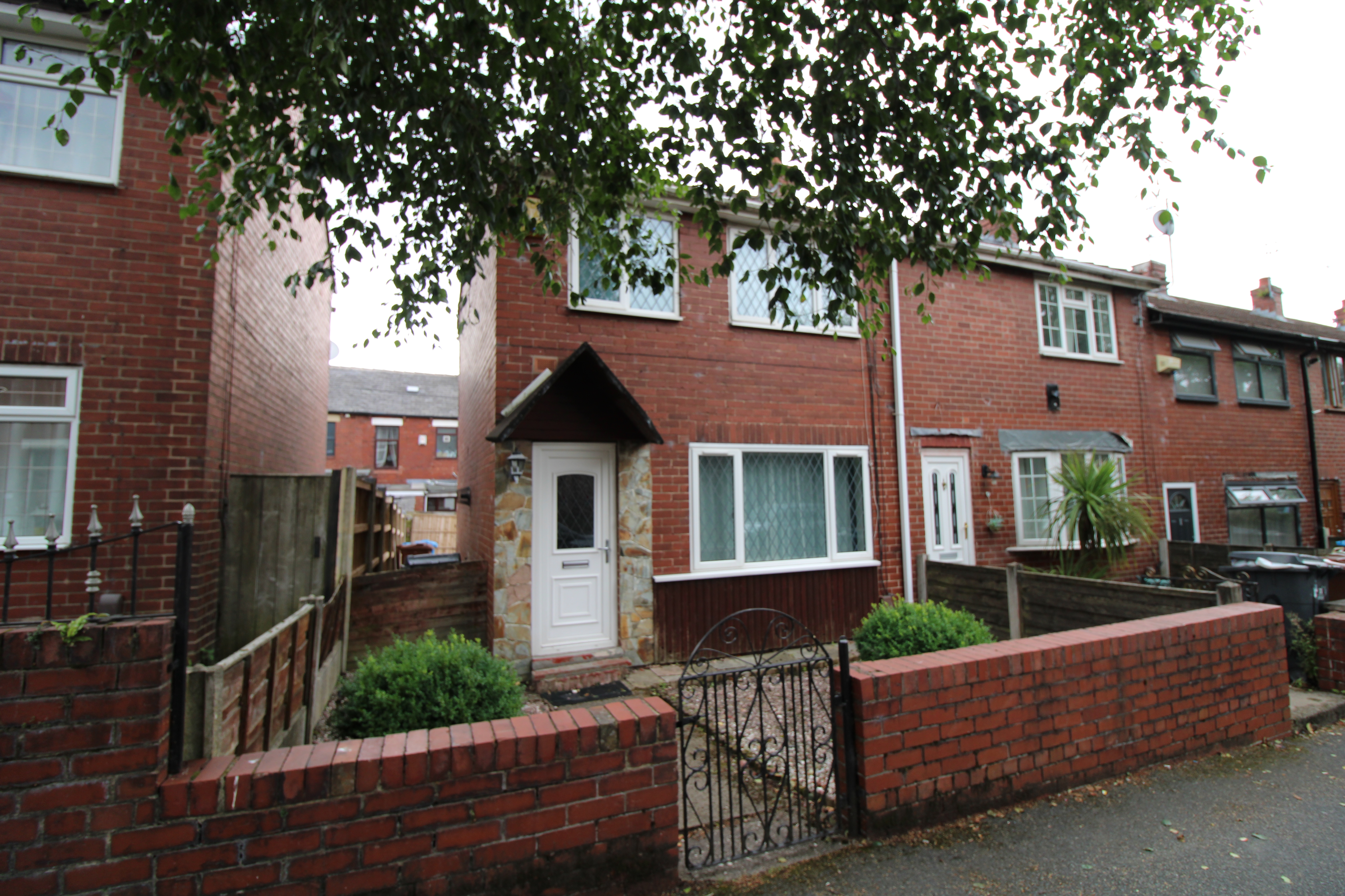 2 bedroom End of terrace House Kenyon Avenue, OL8 Strike