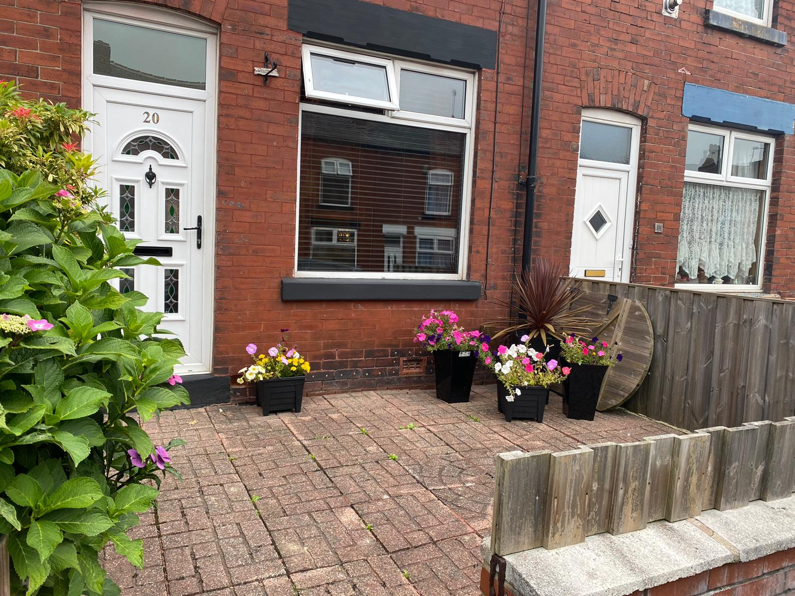 2 bedroom Terraced House Crosby Road, BL1 Strike