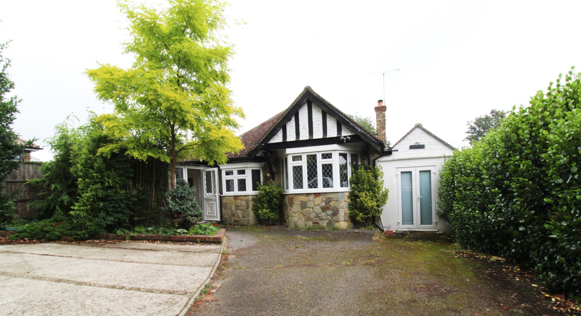 2 bedroom Bungalow Fairlawn Grove, SM7 Property Search Strike