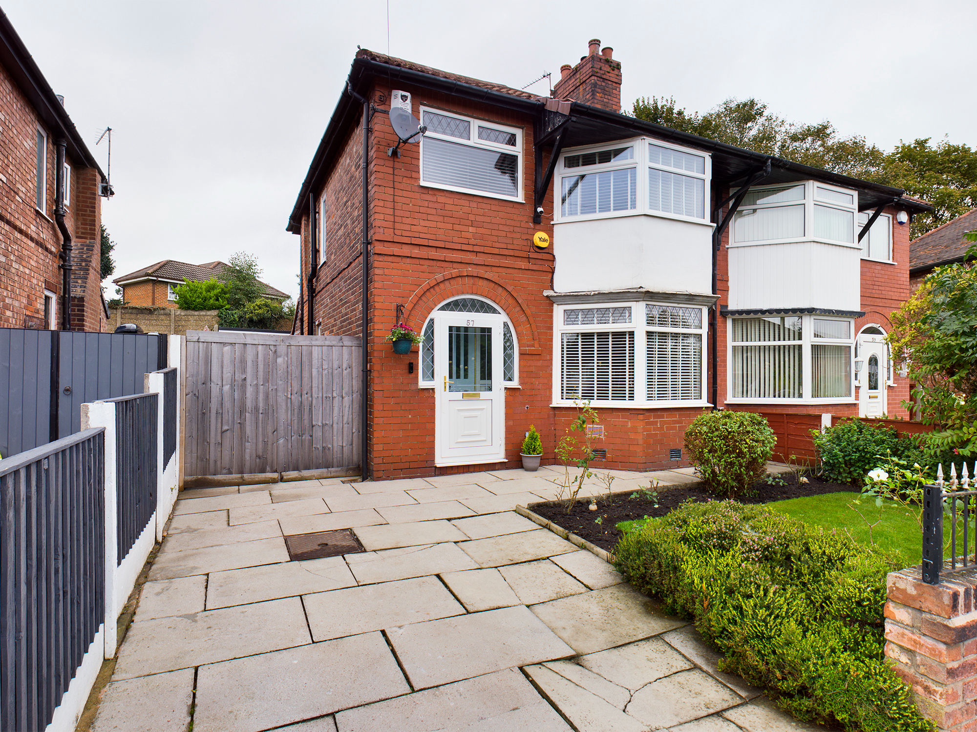 3 bedroom Semidetached House Castleway, M6 Property Search Strike