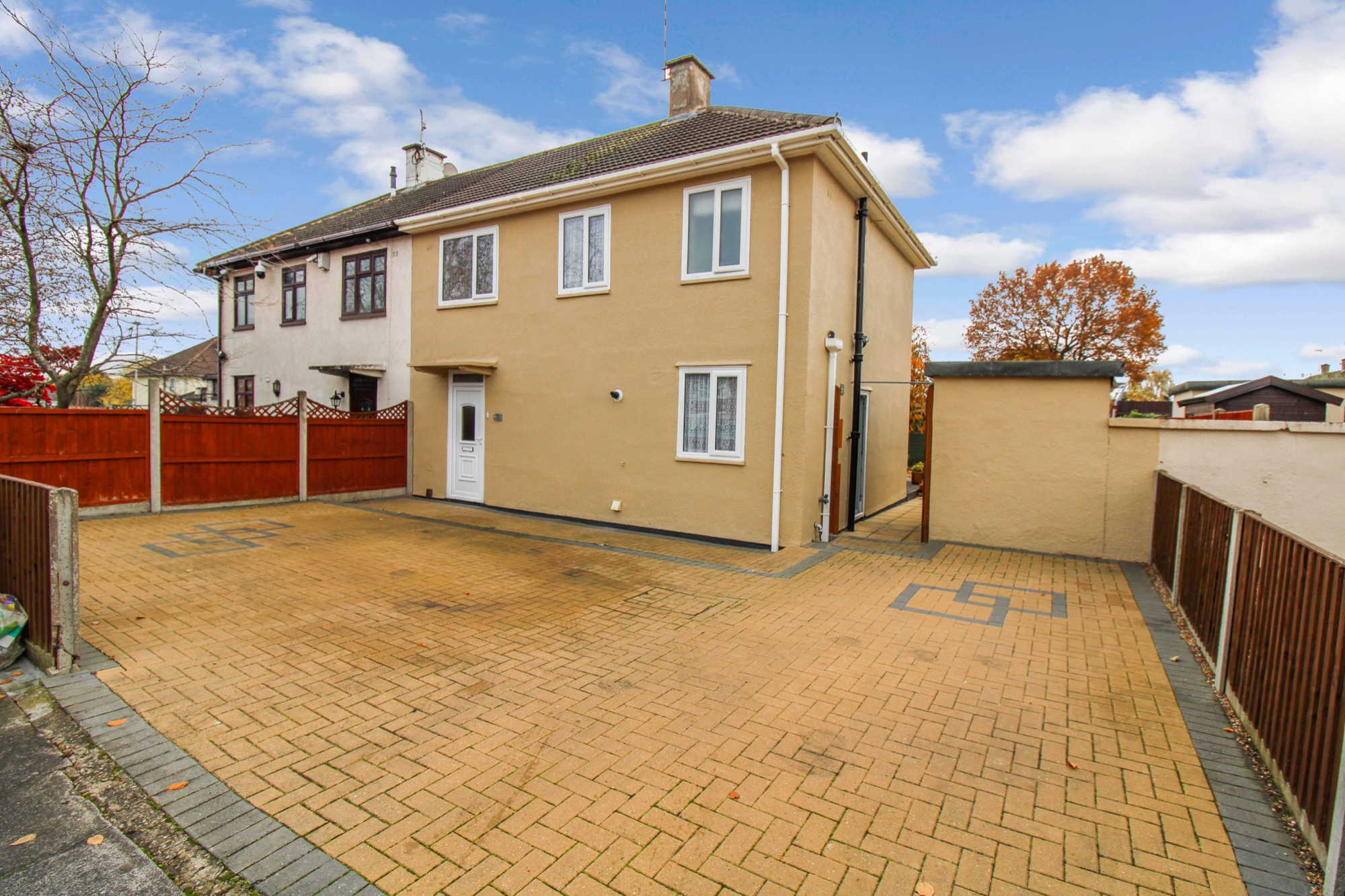 3 bedroom Semidetached House Whitteney Drive North, LE2 Property