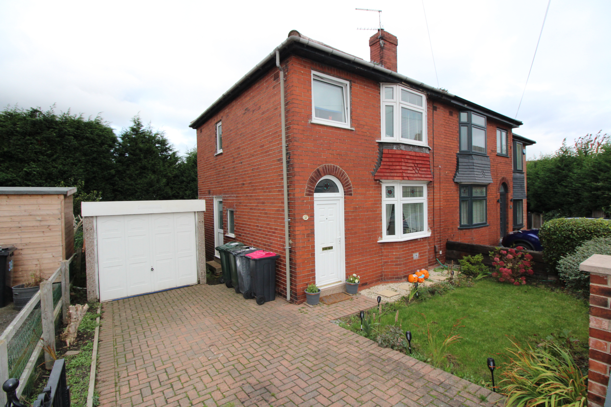 3 bedroom Semidetached House Broom Riddings, S61 Property Search