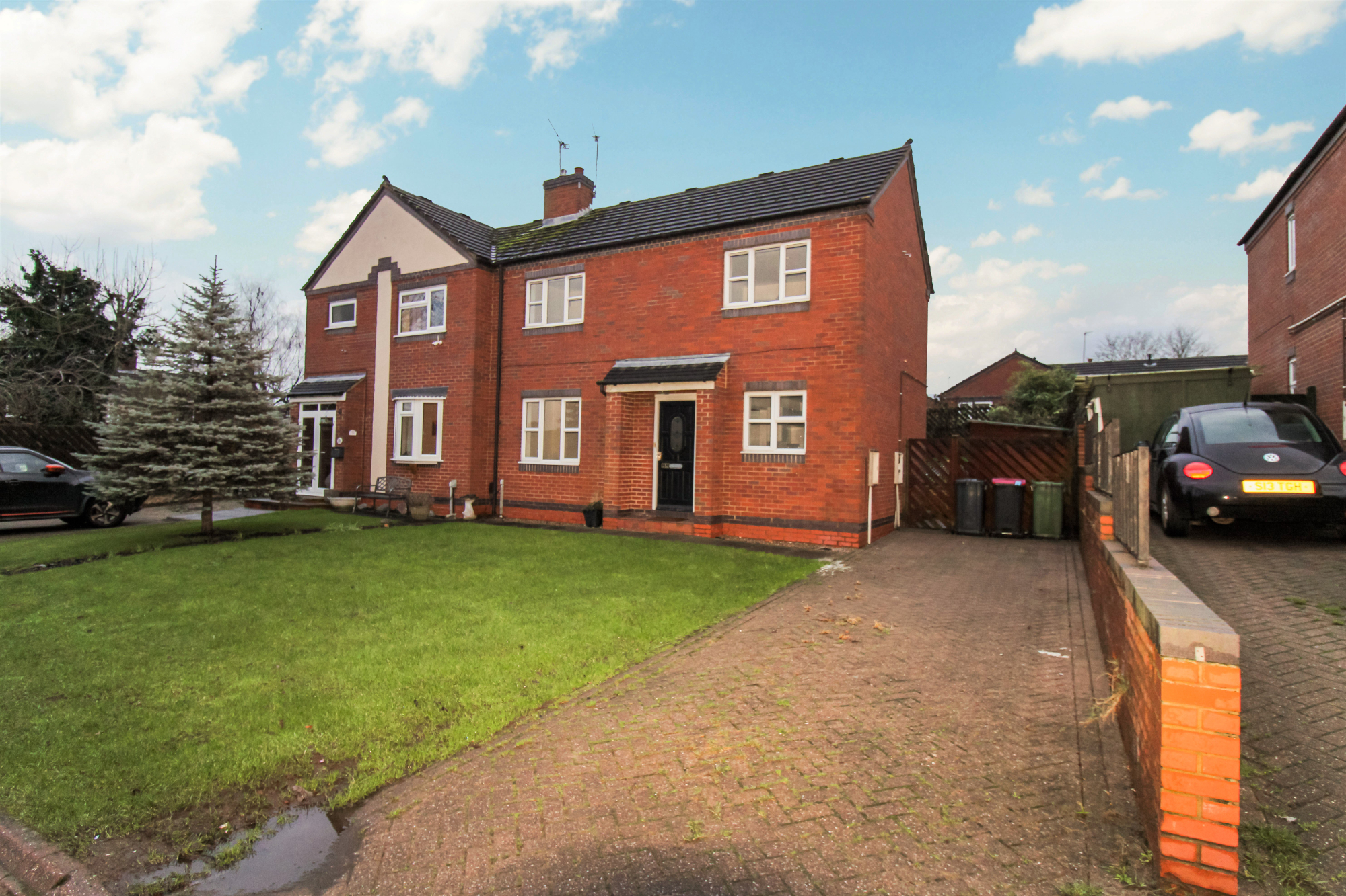 3 bedroom Semidetached House Glovers Close, CV9 Property Search Strike