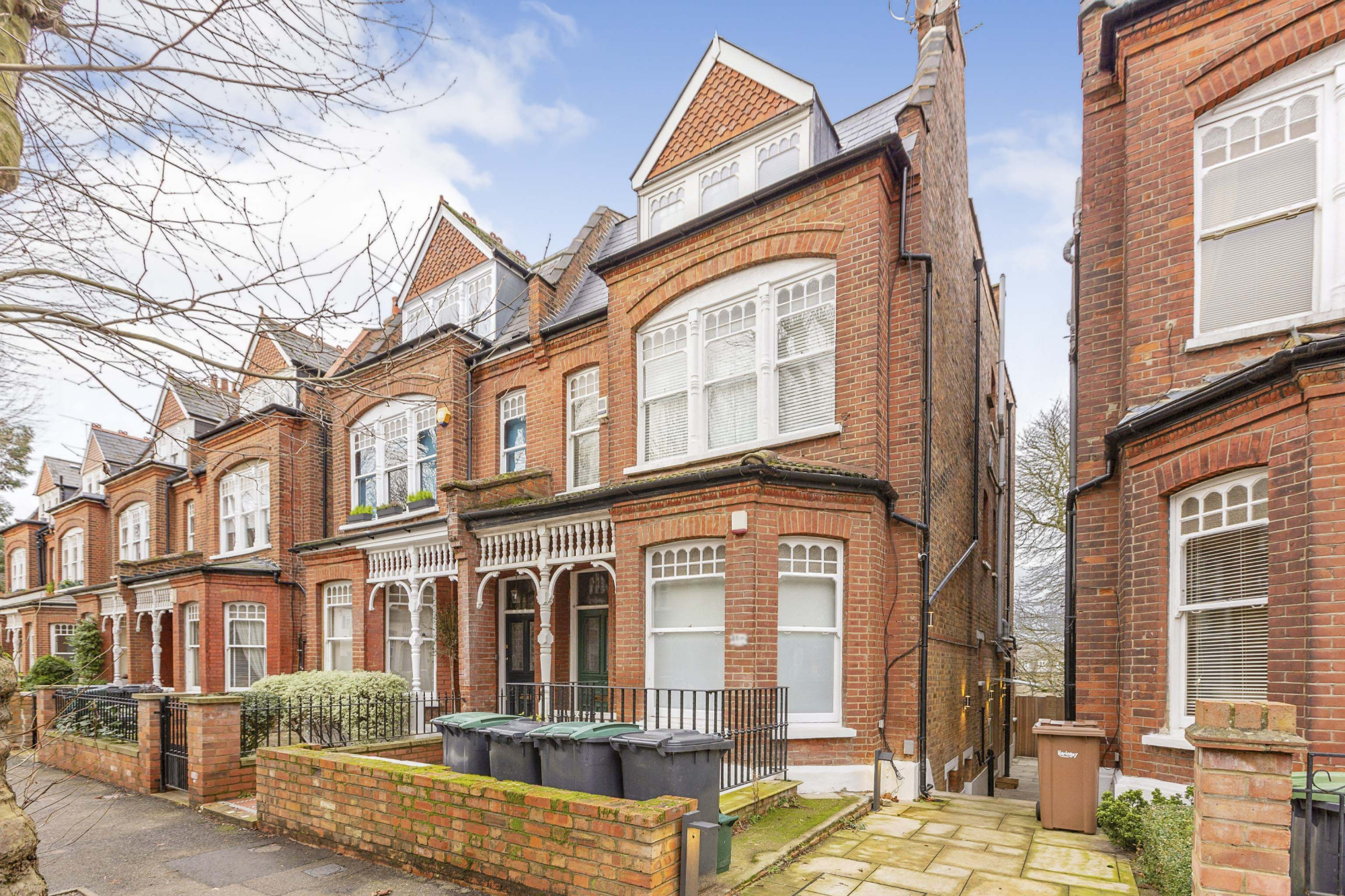 5 bedroom Flat Kings Avenue, N10 Property Search Strike