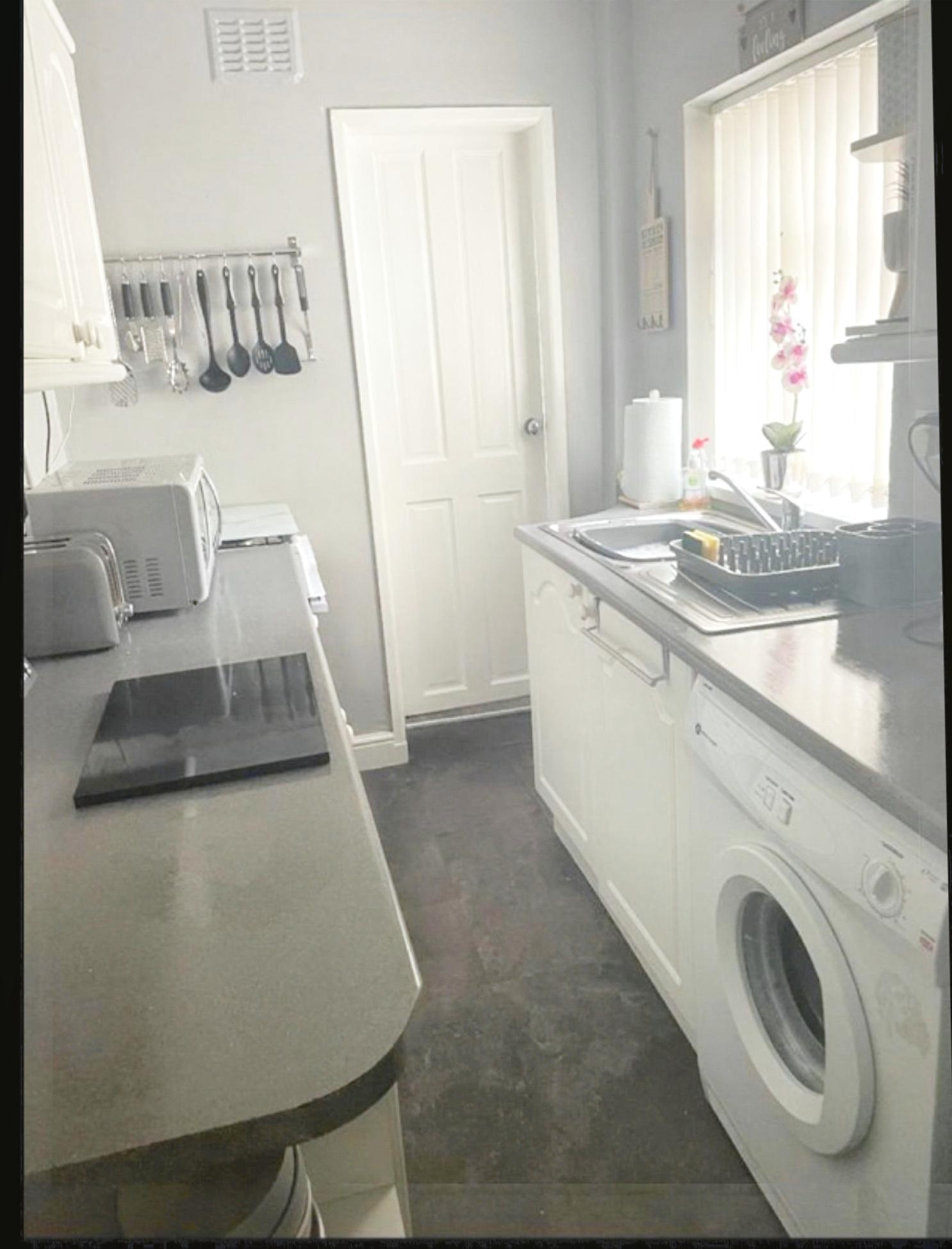 3 bedroom Terraced House Samuel Street, Packmoor, ST7 Property