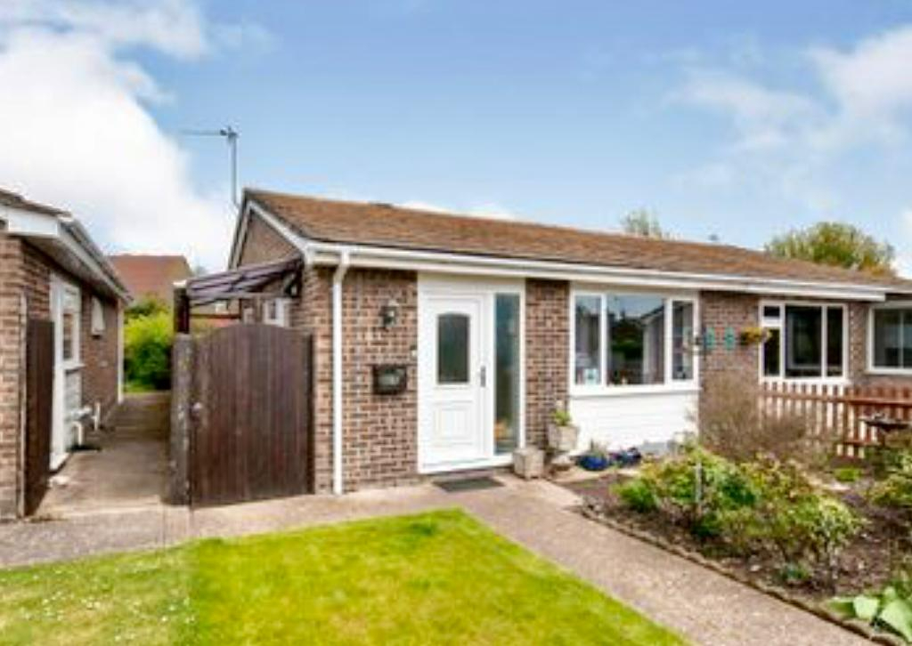 2 bedroom Semidetached House Old Orchard Place, BN27 Property
