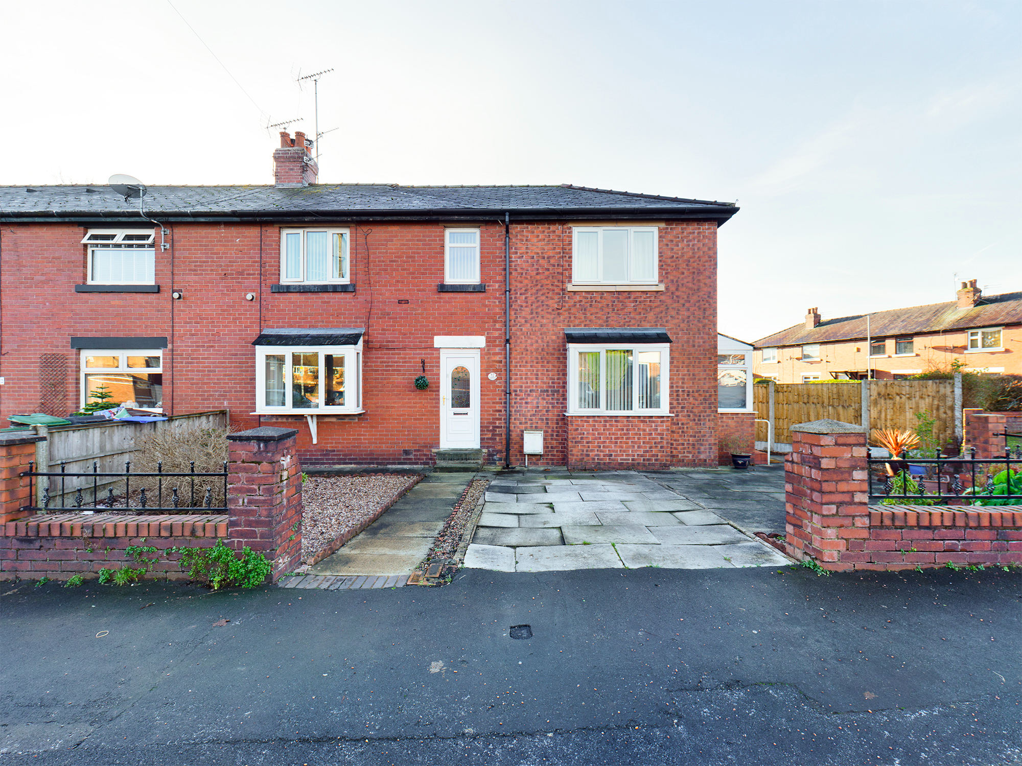 4 bedroom Semidetached House Jeffreys Drive, SK16 Property Search