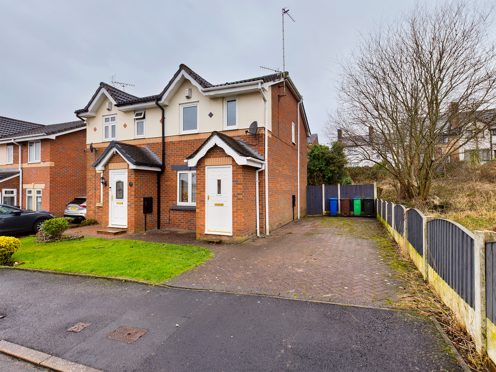 2 bedroom Semidetached House Cinnabar Drive, M24 Property Search