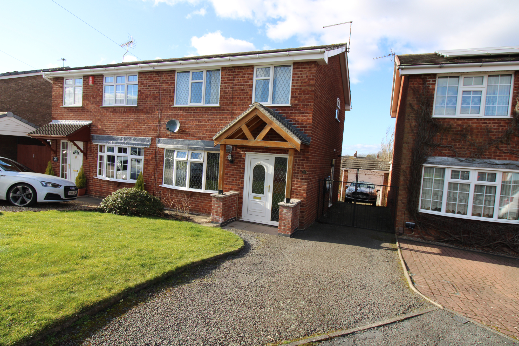 3 bedroom Semidetached House Barr Crescent, LE67 Property Search