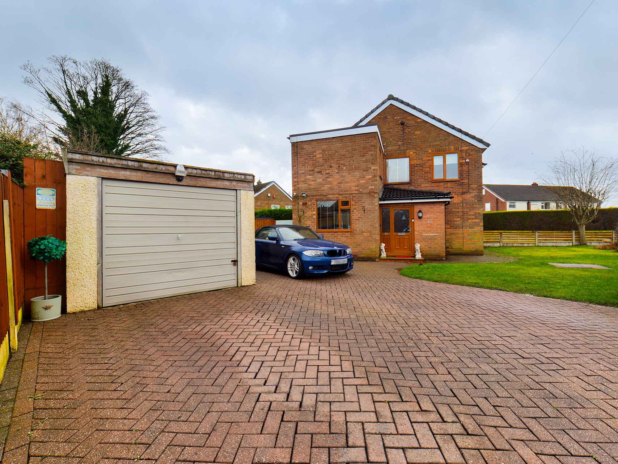 4 bedroom Semidetached House Boardman Fold Road, M24 Property