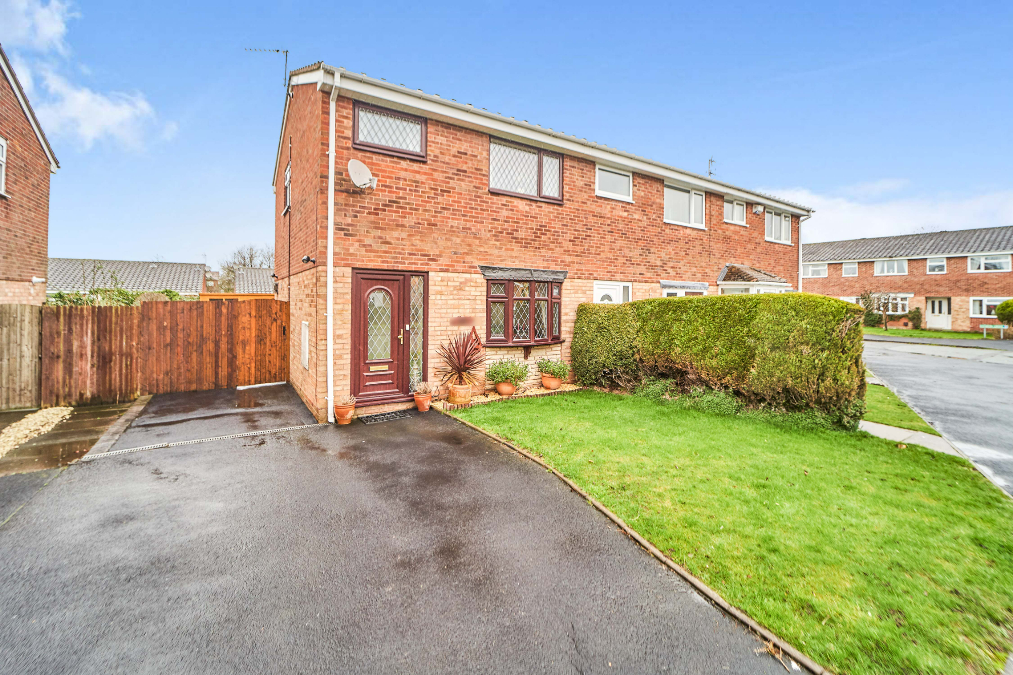 2 bedroom Terraced House Severn Drive, WV6 Property Search Strike