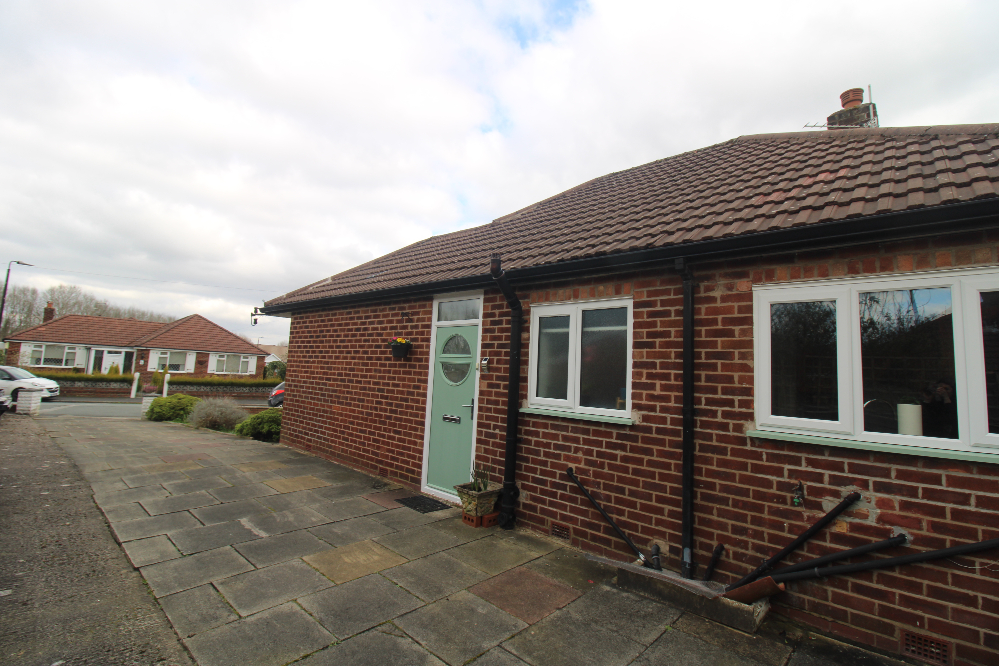 2 bedroom Bungalow Buckfast Road, M33 Property Search Strike