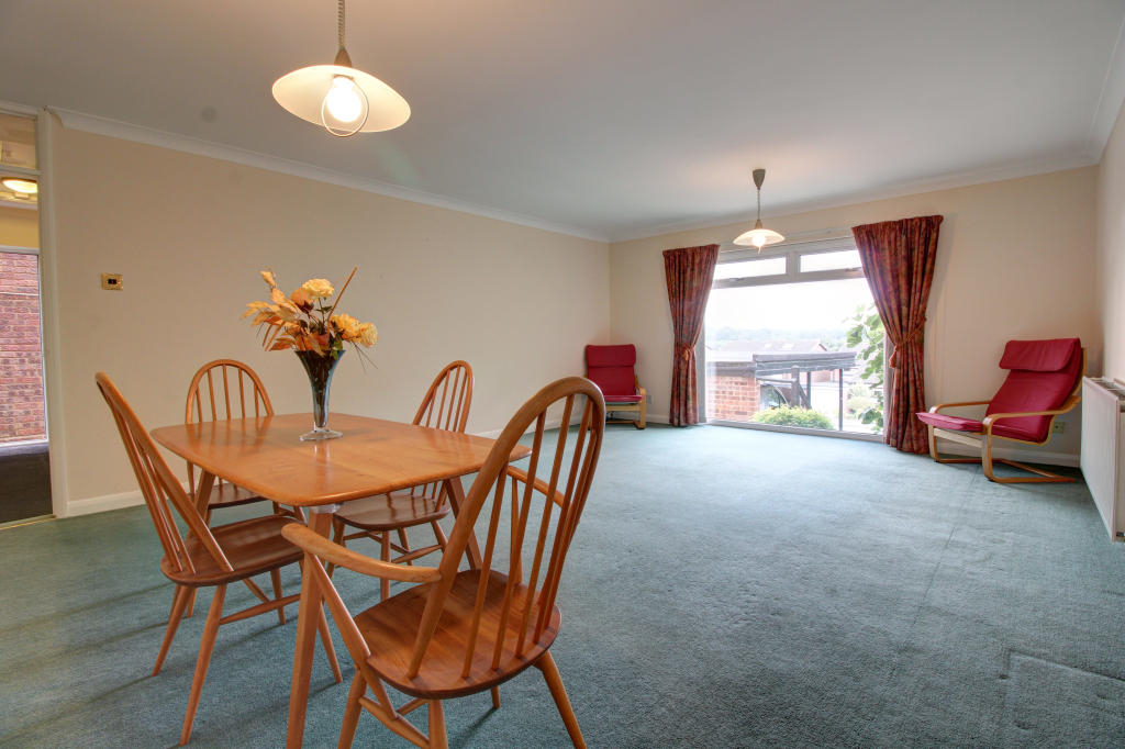 3 bedroom Detached House Furness Close, IP2 Property Search Strike