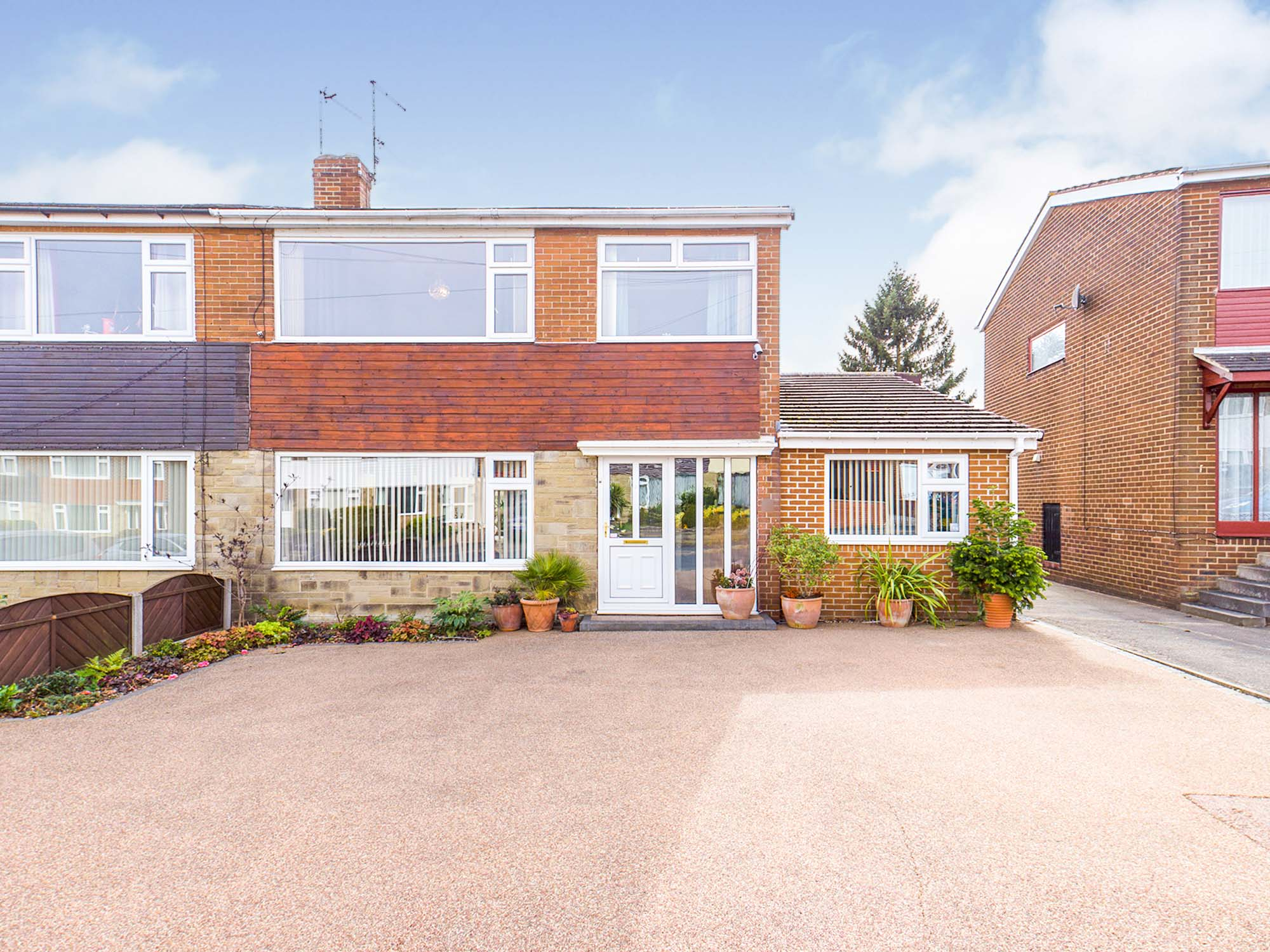 3 bedroom Semidetached House Parkways Grove, LS26 Property Search