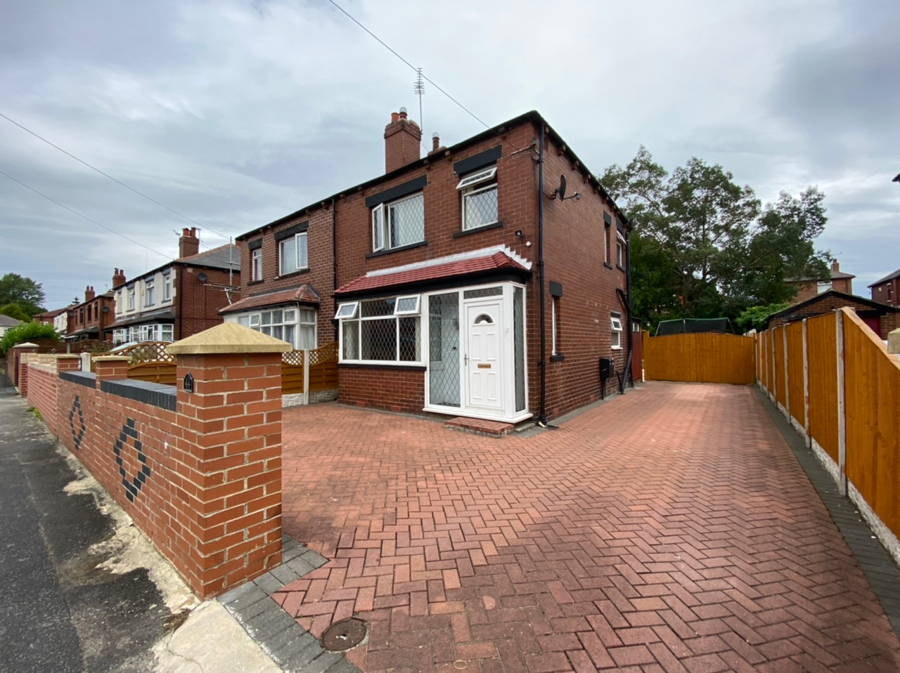3 bedroom Semidetached House Waincliffe Mount, LS11 Property