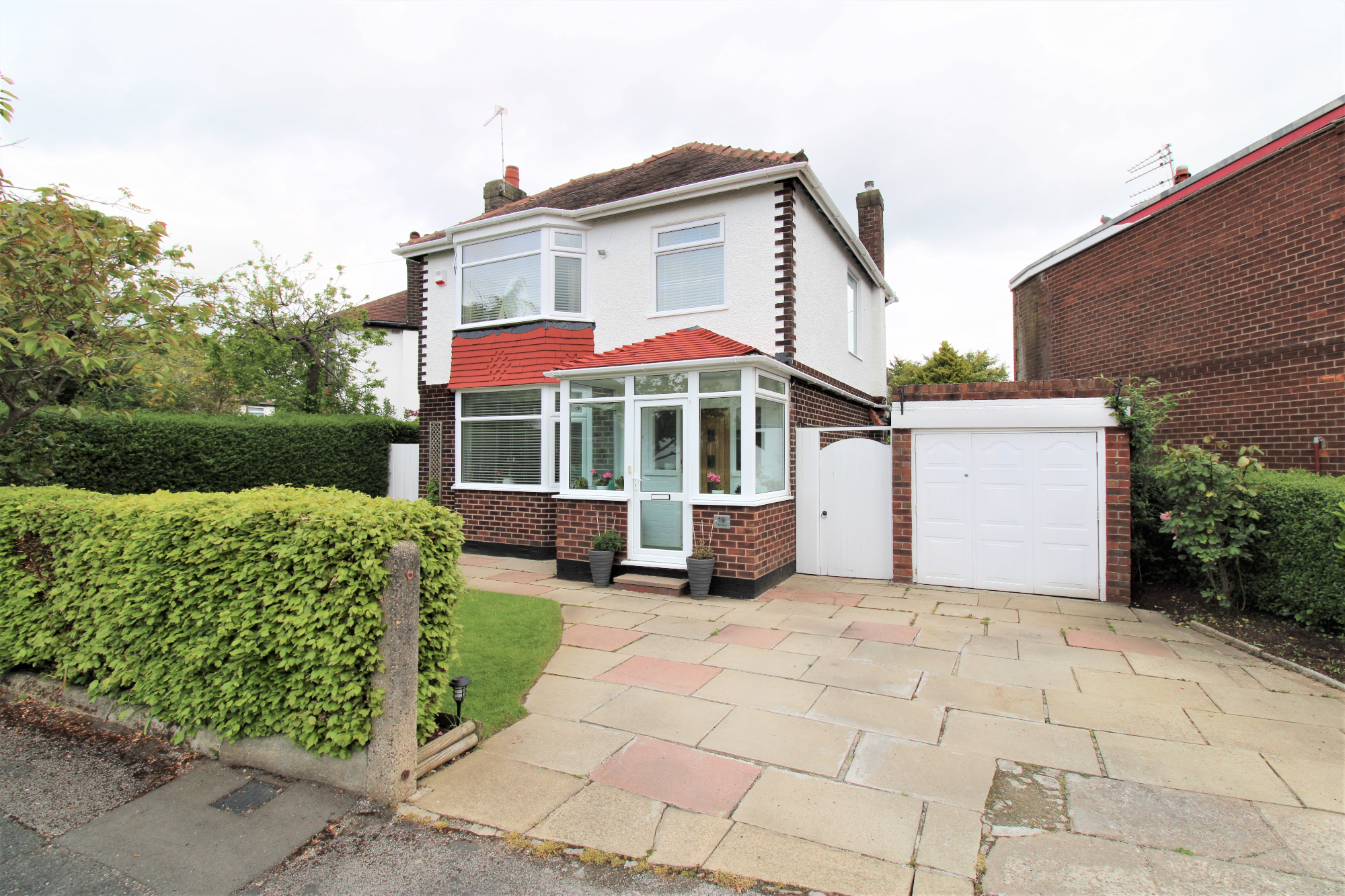 3 bedroom Detached House The Oval, SK8 Property Search Strike