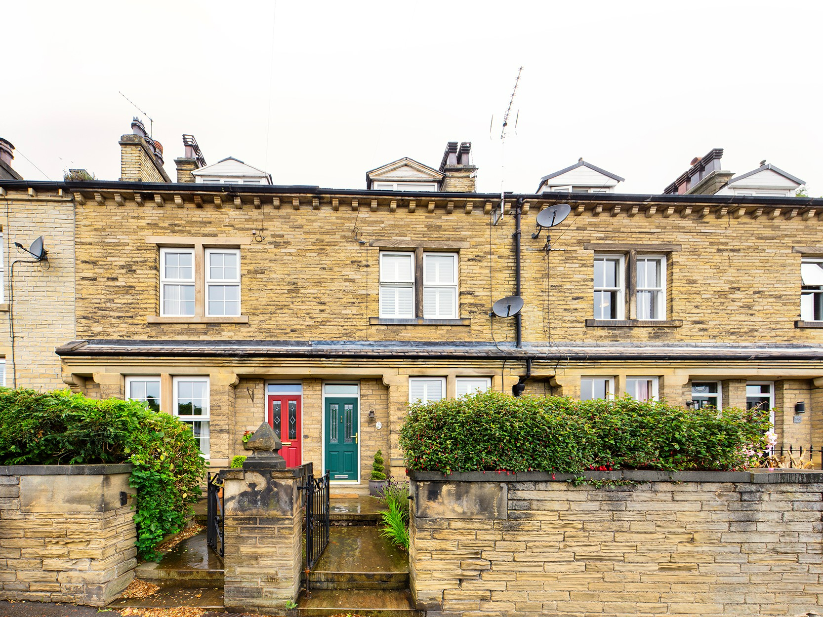 3 bedroom Terraced House Rastrick Common, HD6 Property Search Strike