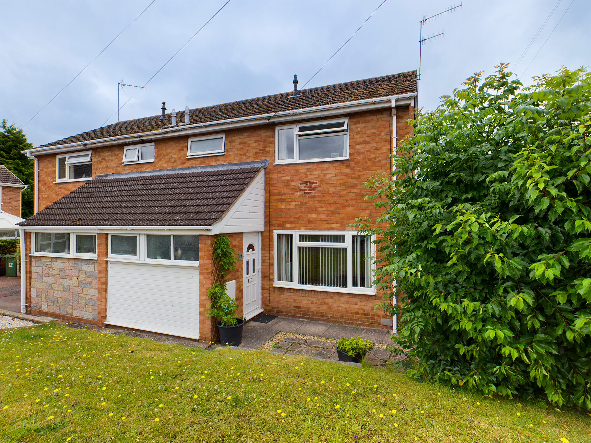 3 bedroom Semidetached House Burns Close, DY10 Property Search Strike