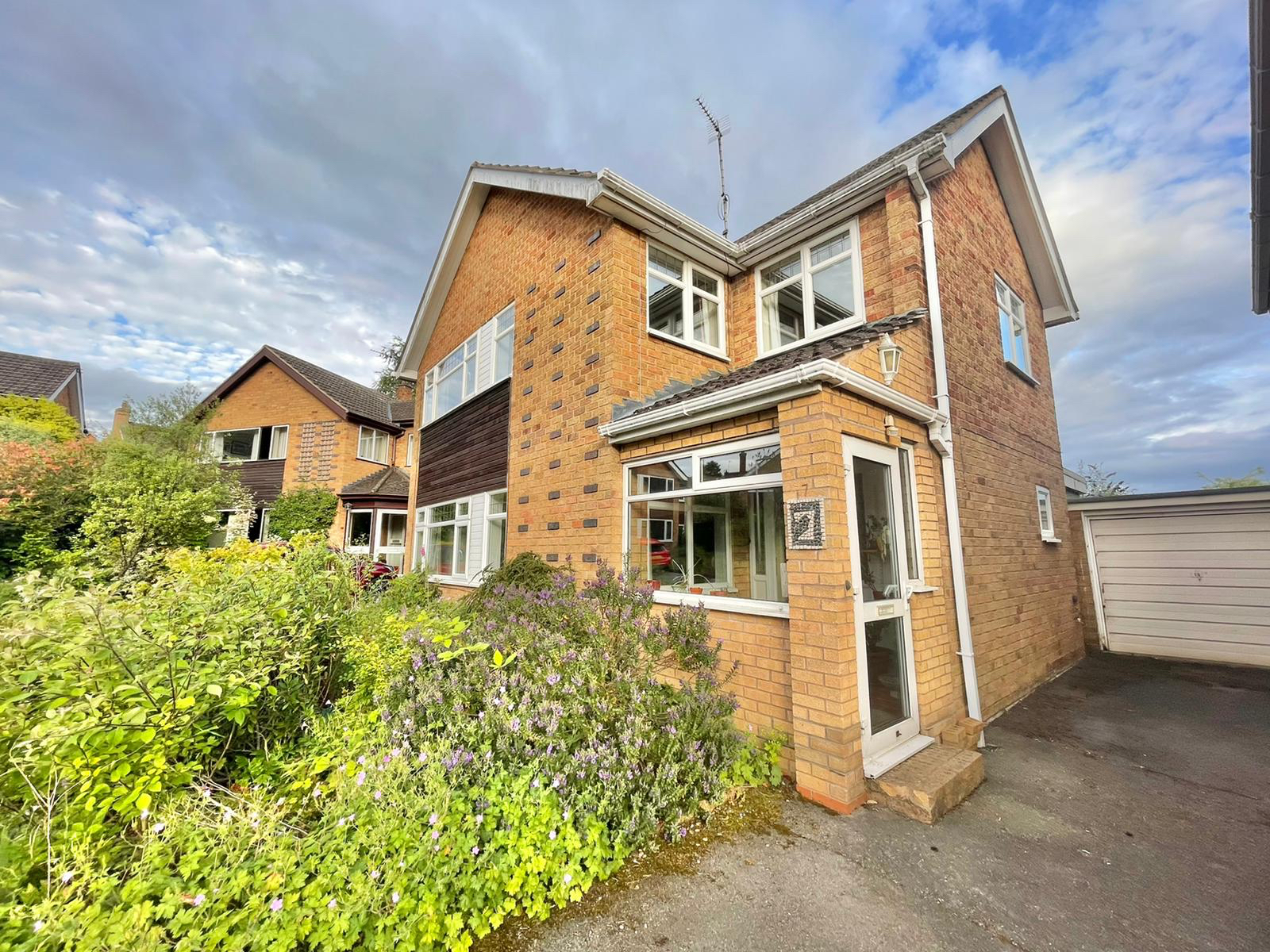 4 bedroom Detached House Windmill Close, CV8 Property Search Strike
