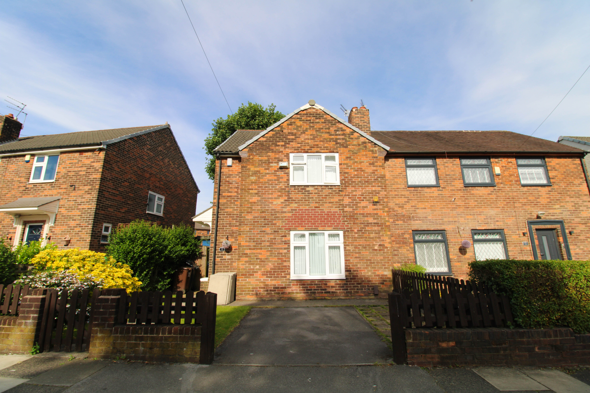2 bedroom Semidetached House Elm Road, OL8 Property Search Strike
