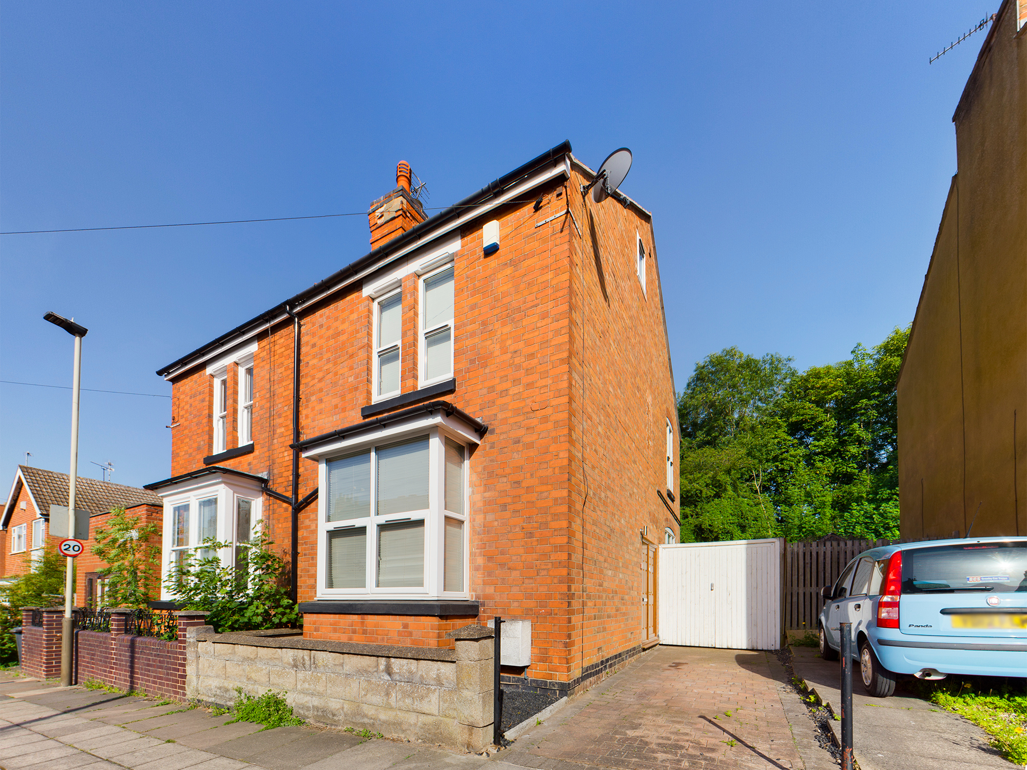 4 bedroom Semidetached House Montrose Road, LE2 Property Search