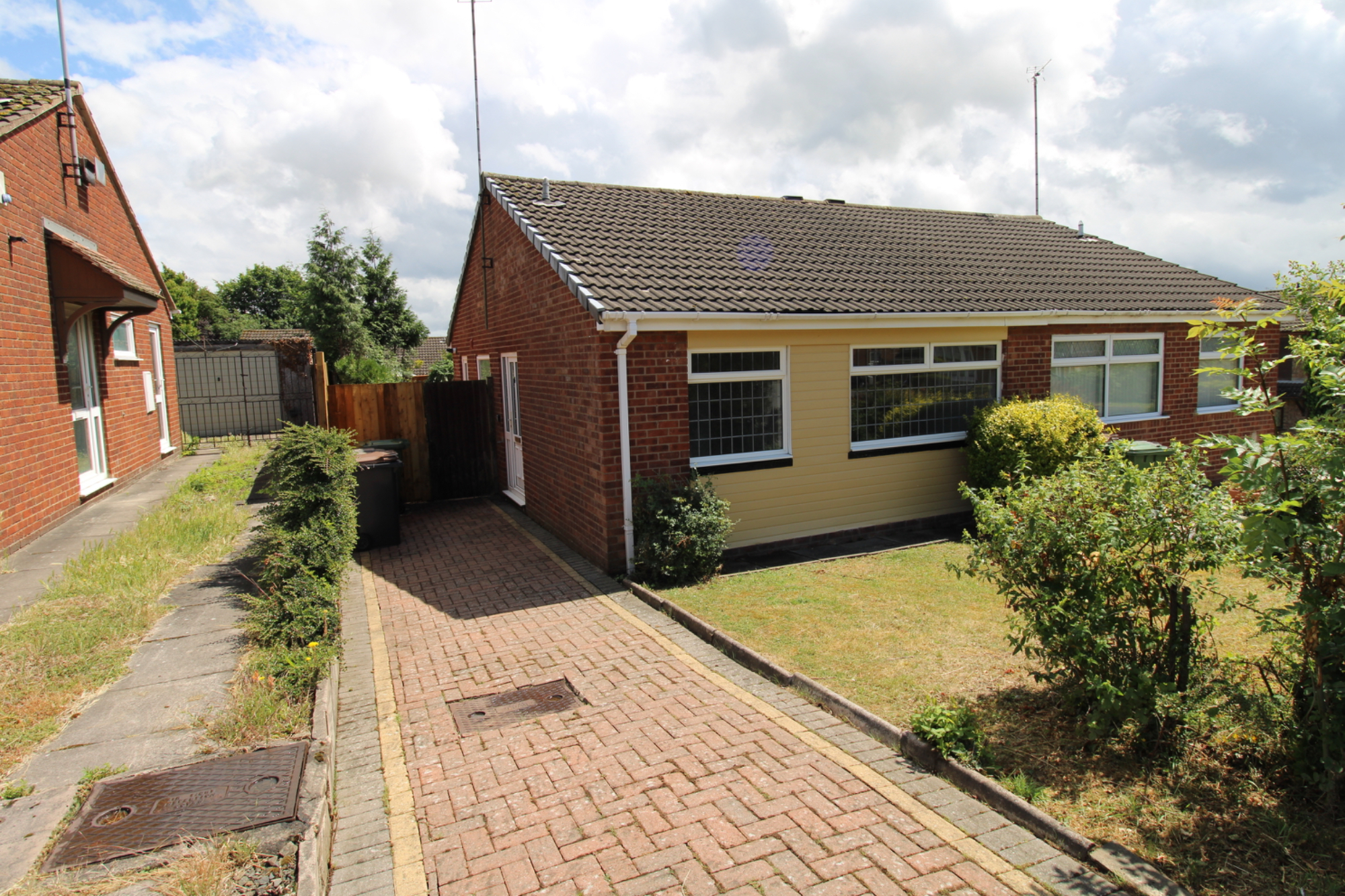 2 bedroom Bungalow Larchwood Road, CV7 Property Search Strike